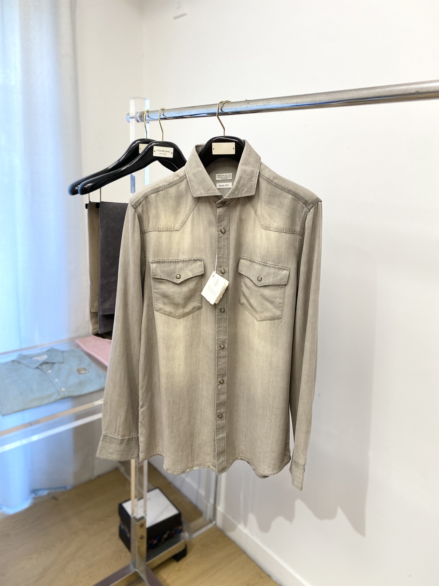 NO:518987,Brunello Cucinelli, 2025 new shirt, fashionable and handsome, simple and versatile, customized original fabric, not only crisp, maintains the trendy silhouette, and is comfortable to wear, the yarn weaving is more delicate, the size S-2XL, brunello cucinelli,shirts,alexander wang19860909Brunello Cucinelli、2025新品衬衫,时尚帅气,简约百搭款,定制原版面料,不仅挺括,保持潮流的廓形,又穿着舒适,纱织更细腻,码数S-2XL,,brunello cucinelli,shirts,alexander wang,Men's clothing