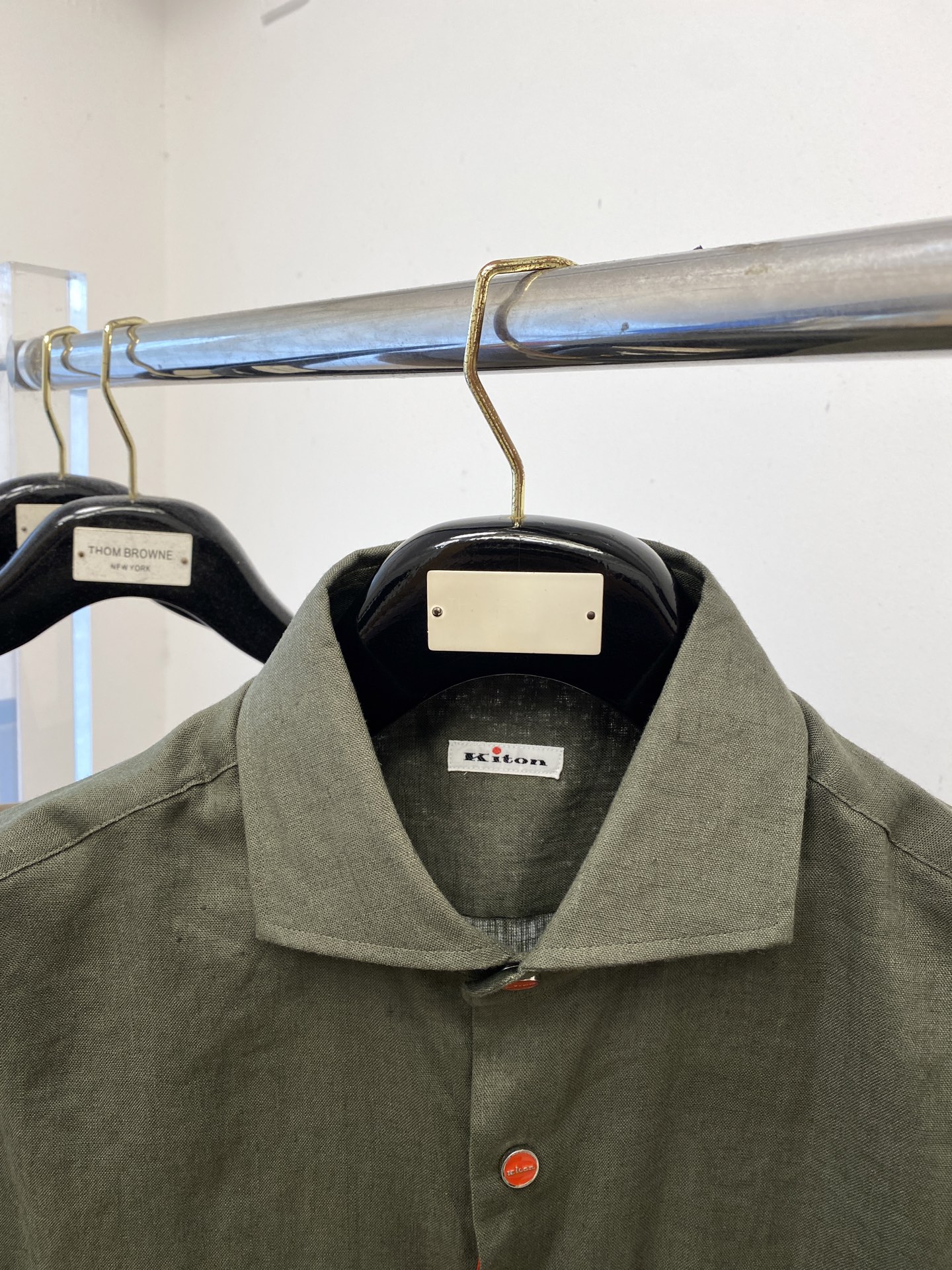 Kiton、2025新品衬衫，时尚帅气，简约百搭款，定制原版面料，不仅挺括，保持潮流的廓形，又穿着舒适，