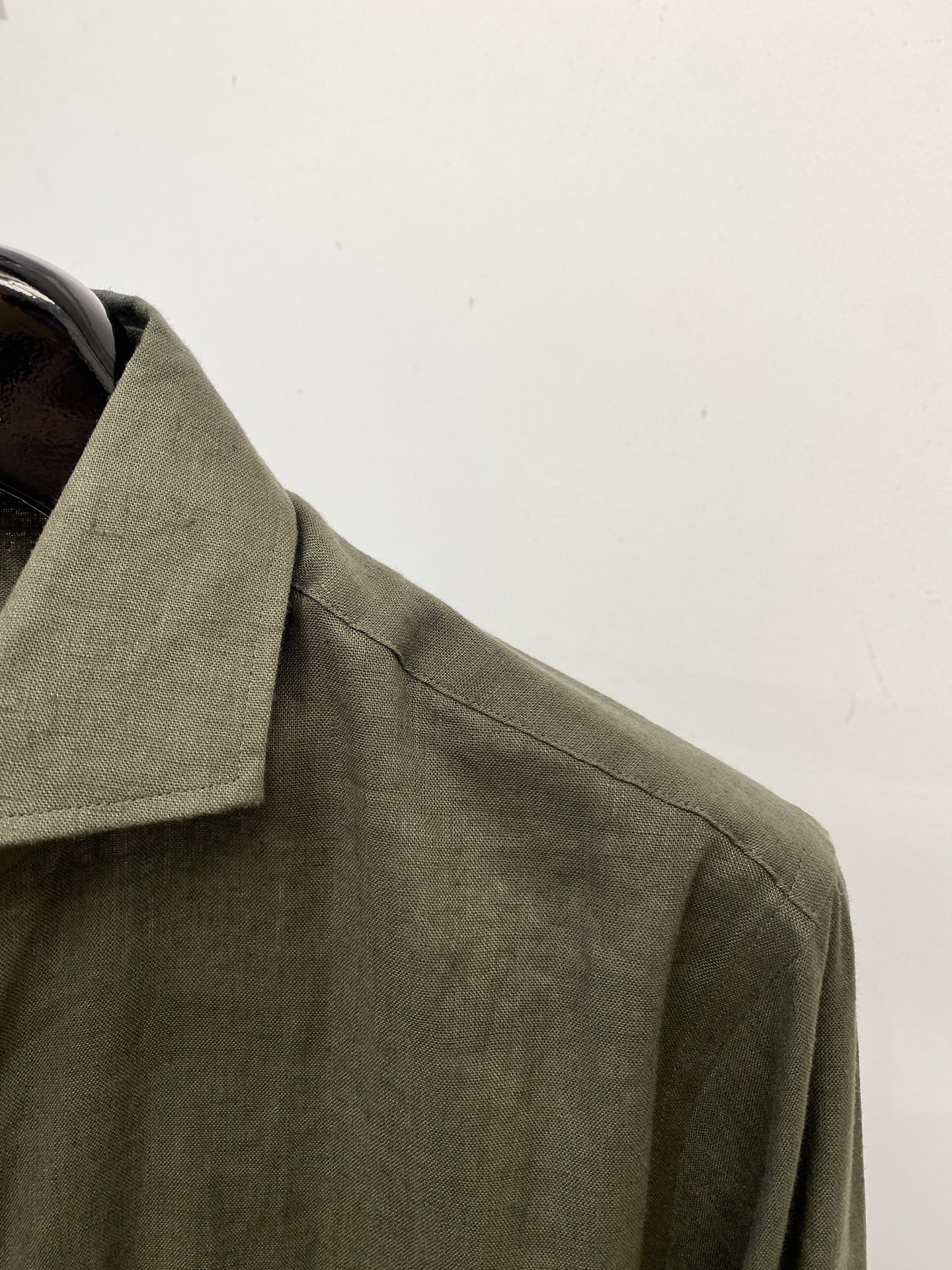 Kiton、2025新品衬衫，时尚帅气，简约百搭款，定制原版面料，不仅挺括，保持潮流的廓形，又穿着舒适，