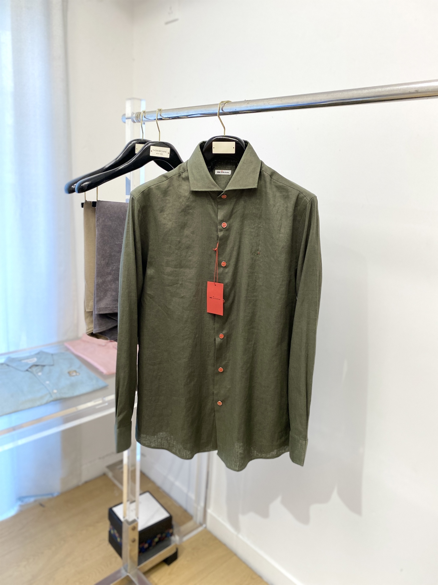 NO:518984,Kiton, 2025 new shirt, fashionable and handsome, simple and versatile, customized original fabric, not only crisp, maintains the trendy silhouette, and is comfortable to wear, the yarn weaving is more delicate, the number S-2XL, shirts, alexander wang19860909Kiton、2025新品衬衫,时尚帅气,简约百搭款,定制原版面料,不仅挺括,保持潮流的廓形,又穿着舒适,纱织更细腻,码数S-2XL,,shirts,alexander wang,Men's clothing