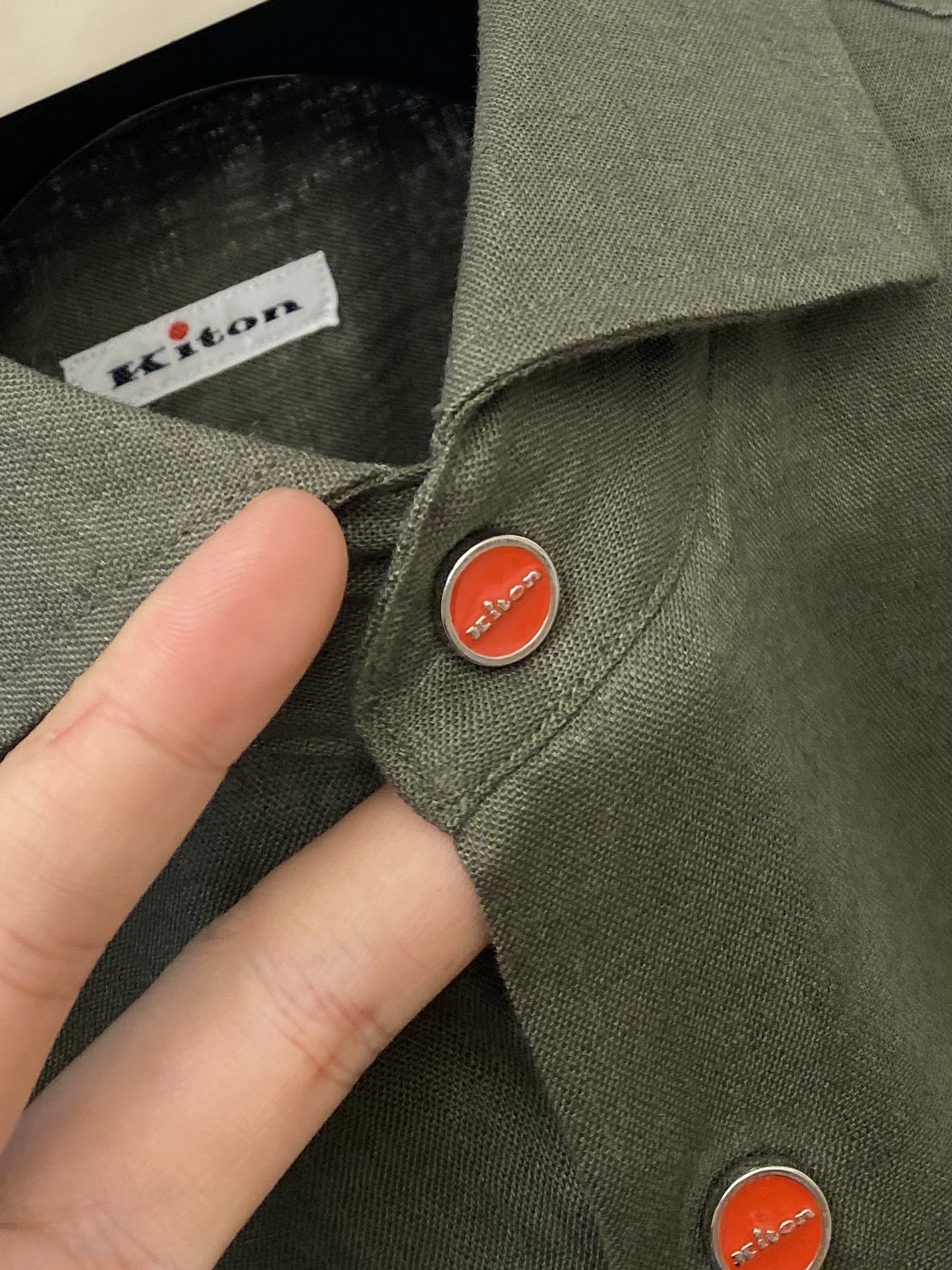 Kiton、2025新品衬衫，时尚帅气，简约百搭款，定制原版面料，不仅挺括，保持潮流的廓形，又穿着舒适，