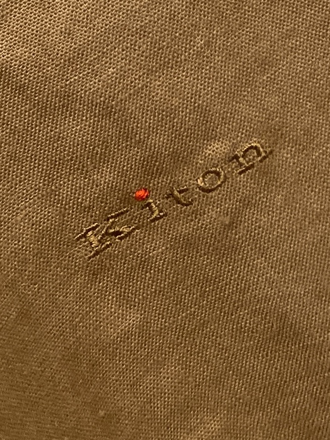 Kiton、2025新品衬衫，时尚帅气，简约百搭款，定制原版面料，不仅挺括，保持潮流的廓形，又穿着舒适，