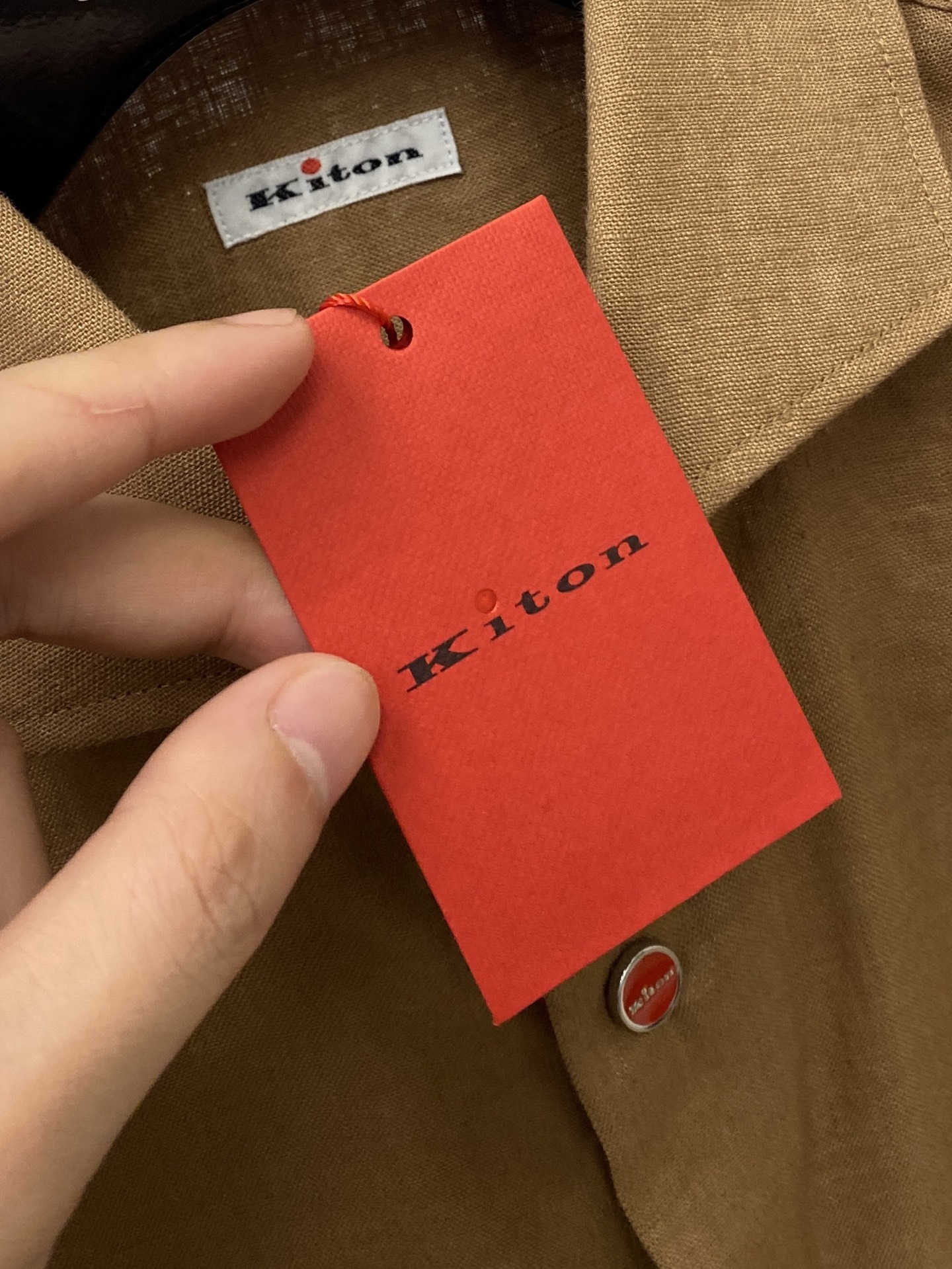 Kiton、2025新品衬衫，时尚帅气，简约百搭款，定制原版面料，不仅挺括，保持潮流的廓形，又穿着舒适，