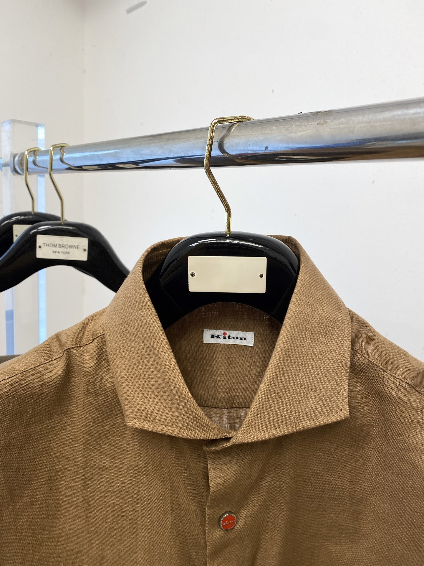 Kiton、2025新品衬衫，时尚帅气，简约百搭款，定制原版面料，不仅挺括，保持潮流的廓形，又穿着舒适，