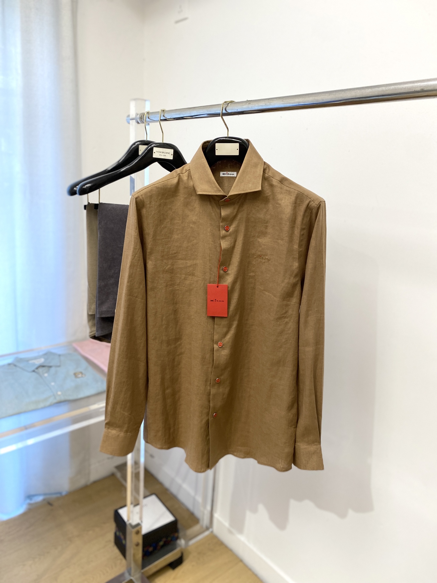 Kiton、2025新品衬衫，时尚帅气，简约百搭款，定制原版面料，不仅挺括，保持潮流的廓形，又穿着舒适，