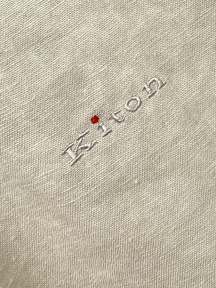 Kiton、2025新品衬衫，时尚帅气，简约百搭款，定制原版面料，不仅挺括，保持潮流的廓形，又穿着舒适，