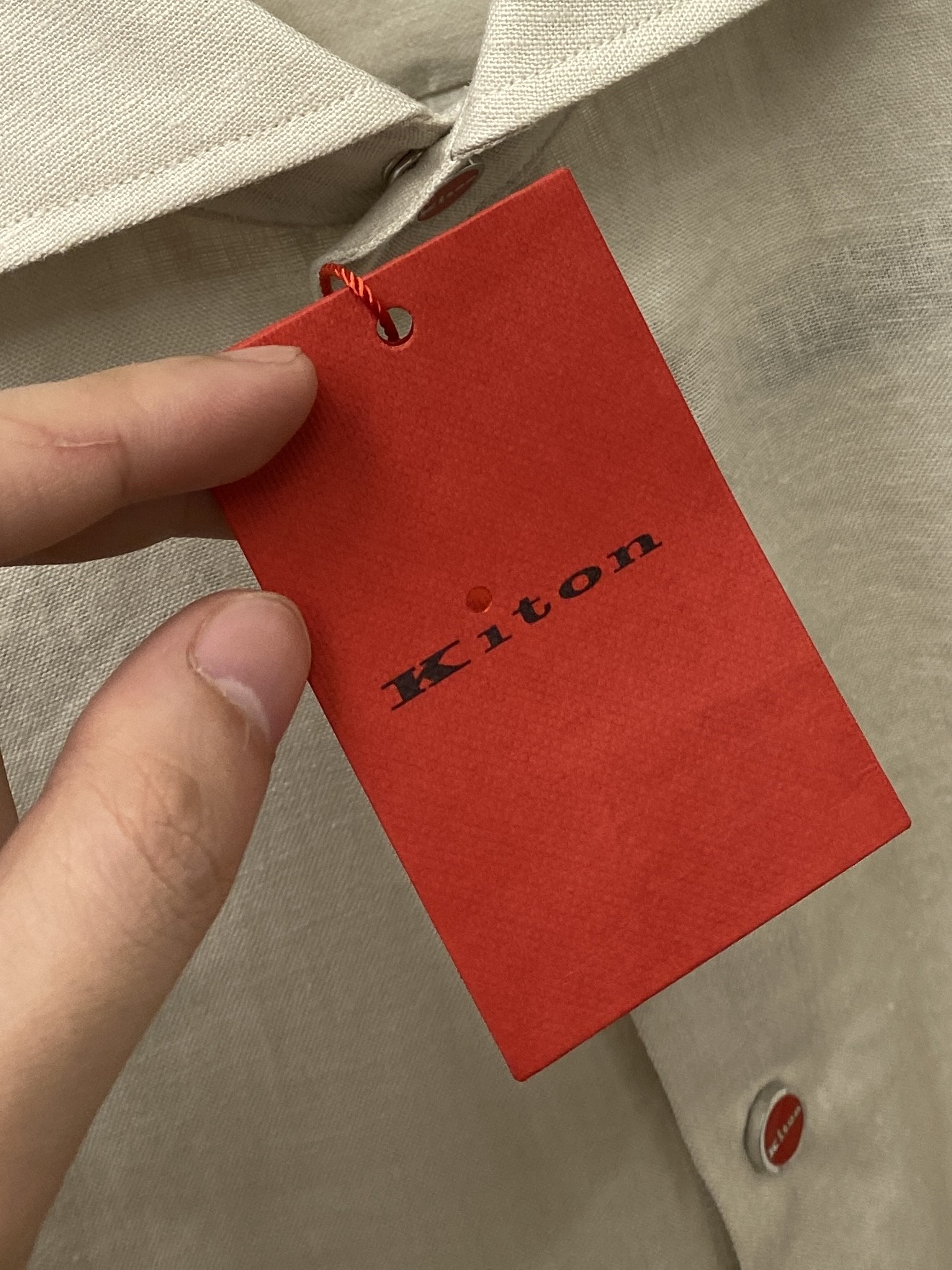 Kiton、2025新品衬衫，时尚帅气，简约百搭款，定制原版面料，不仅挺括，保持潮流的廓形，又穿着舒适，
