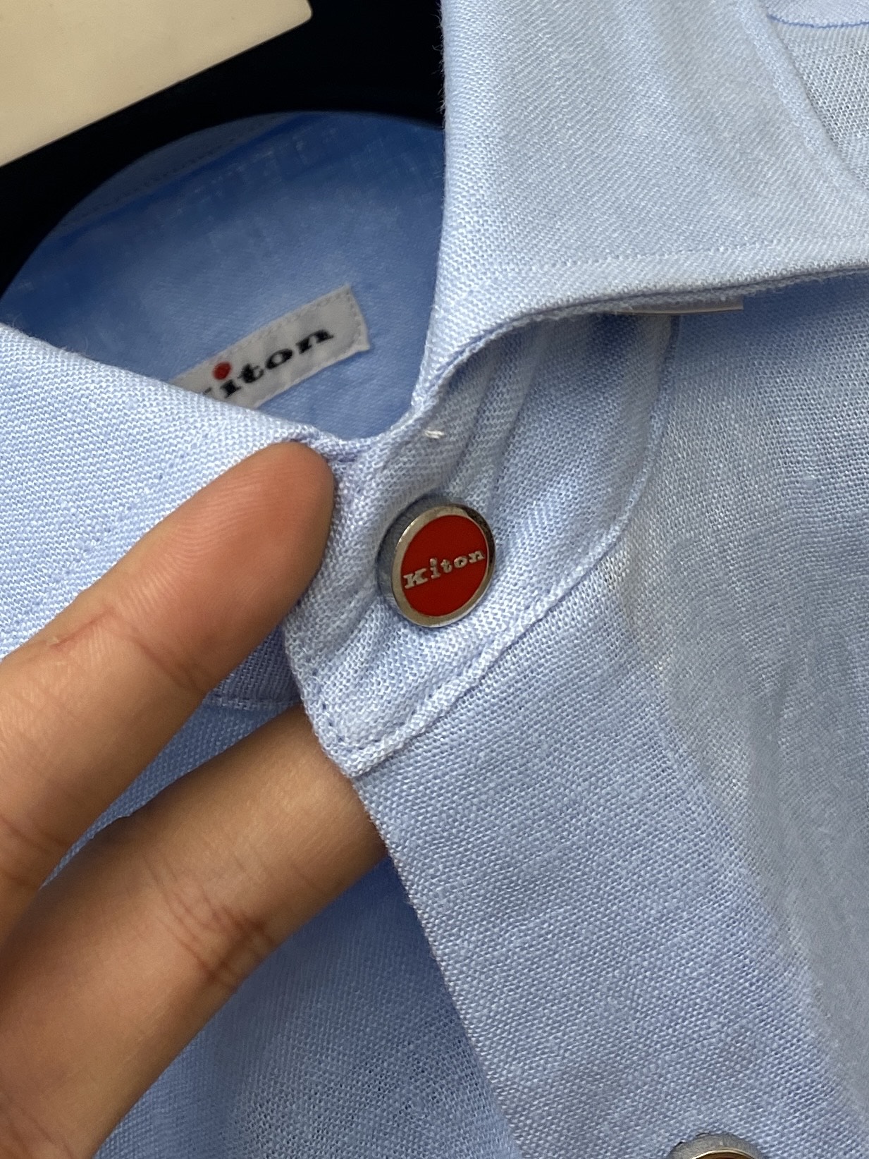 Kiton、2025新品衬衫，时尚帅气，简约百搭款，定制原版面料，不仅挺括，保持潮流的廓形，又穿着舒适，