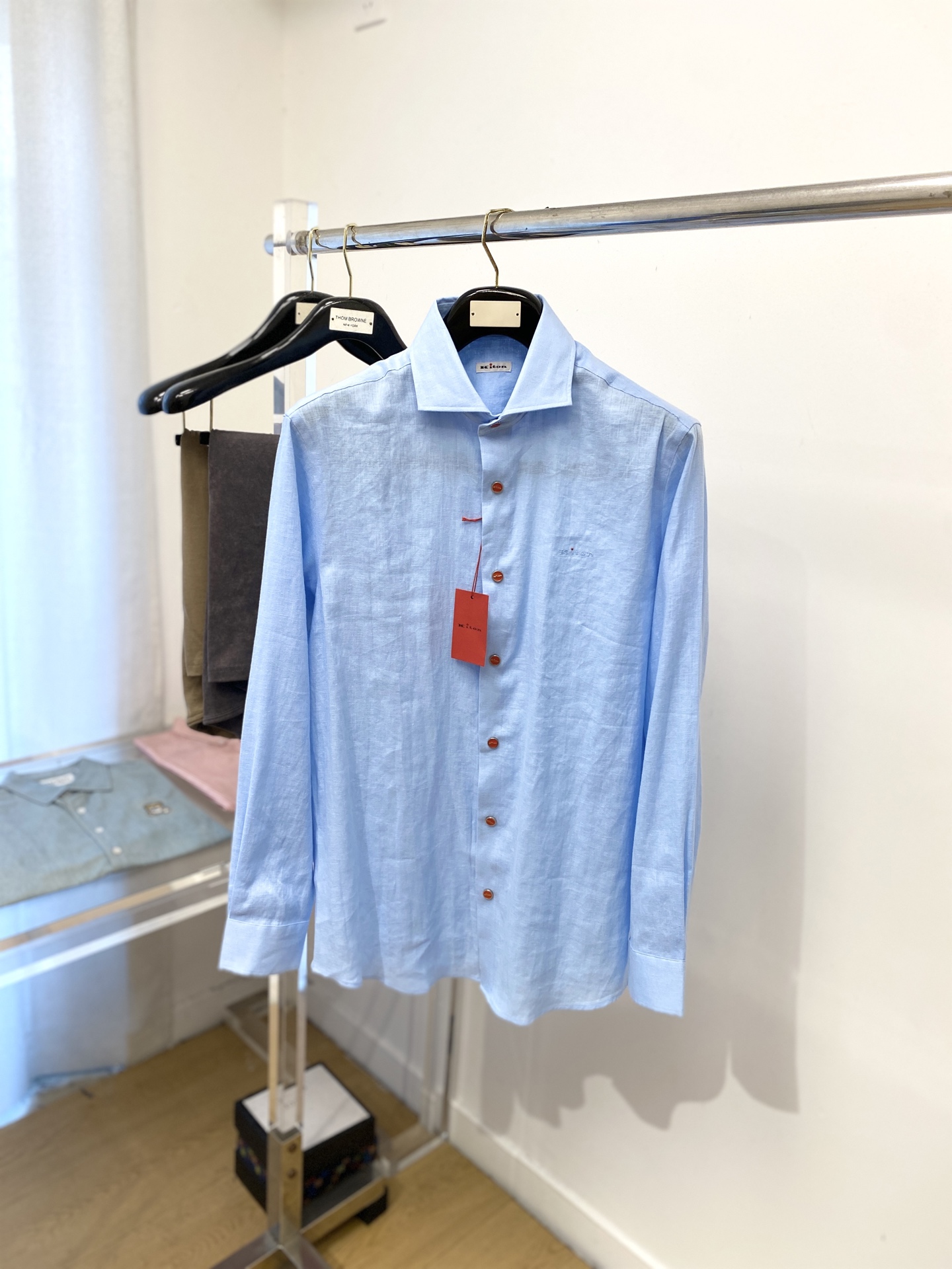 Kiton、2025新品衬衫，时尚帅气，简约百搭款，定制原版面料，不仅挺括，保持潮流的廓形，又穿着舒适，