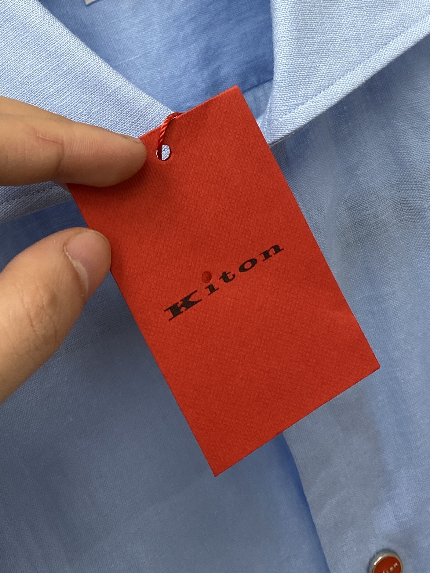 Kiton、2025新品衬衫，时尚帅气，简约百搭款，定制原版面料，不仅挺括，保持潮流的廓形，又穿着舒适，