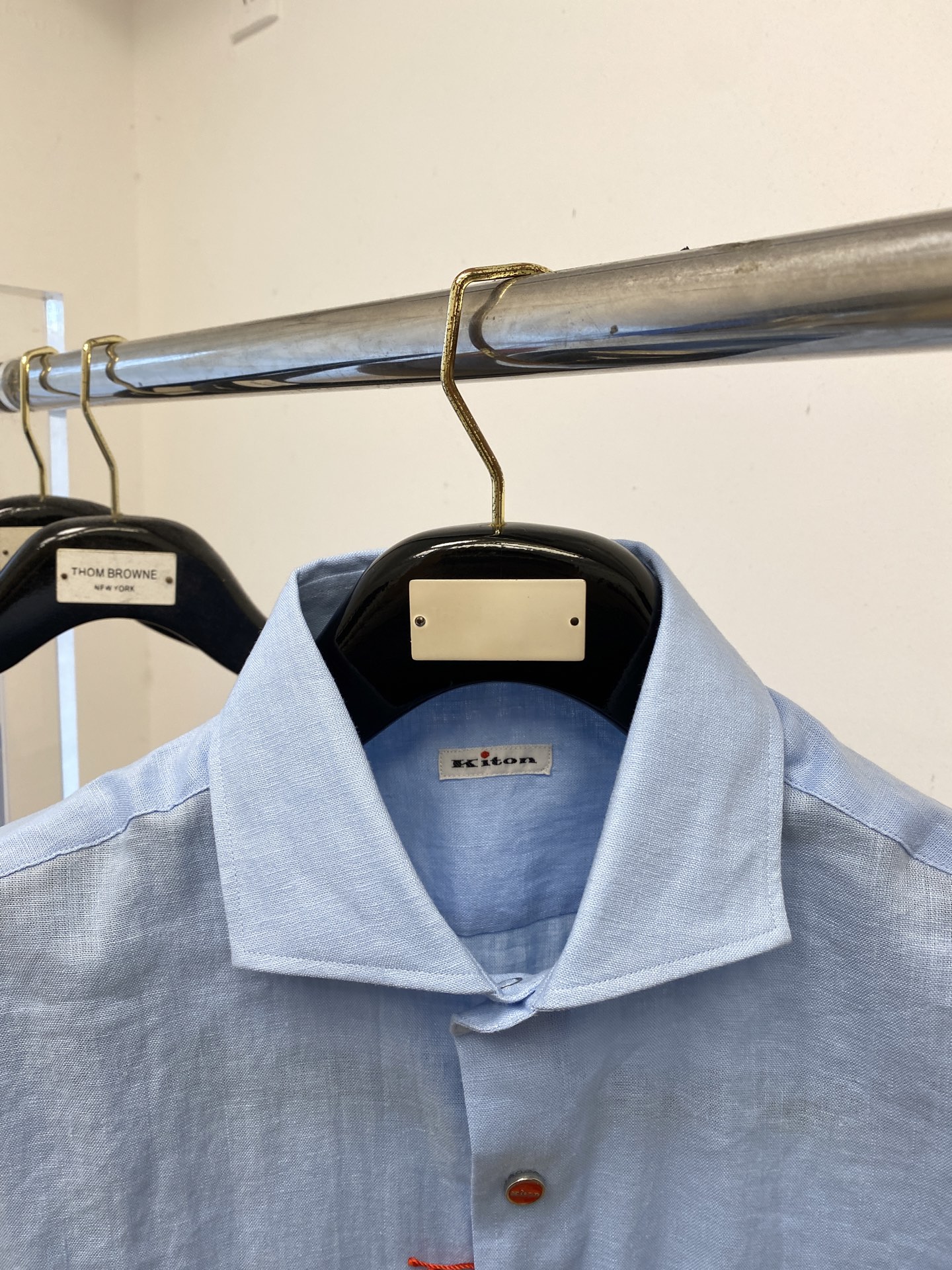 Kiton、2025新品衬衫，时尚帅气，简约百搭款，定制原版面料，不仅挺括，保持潮流的廓形，又穿着舒适，