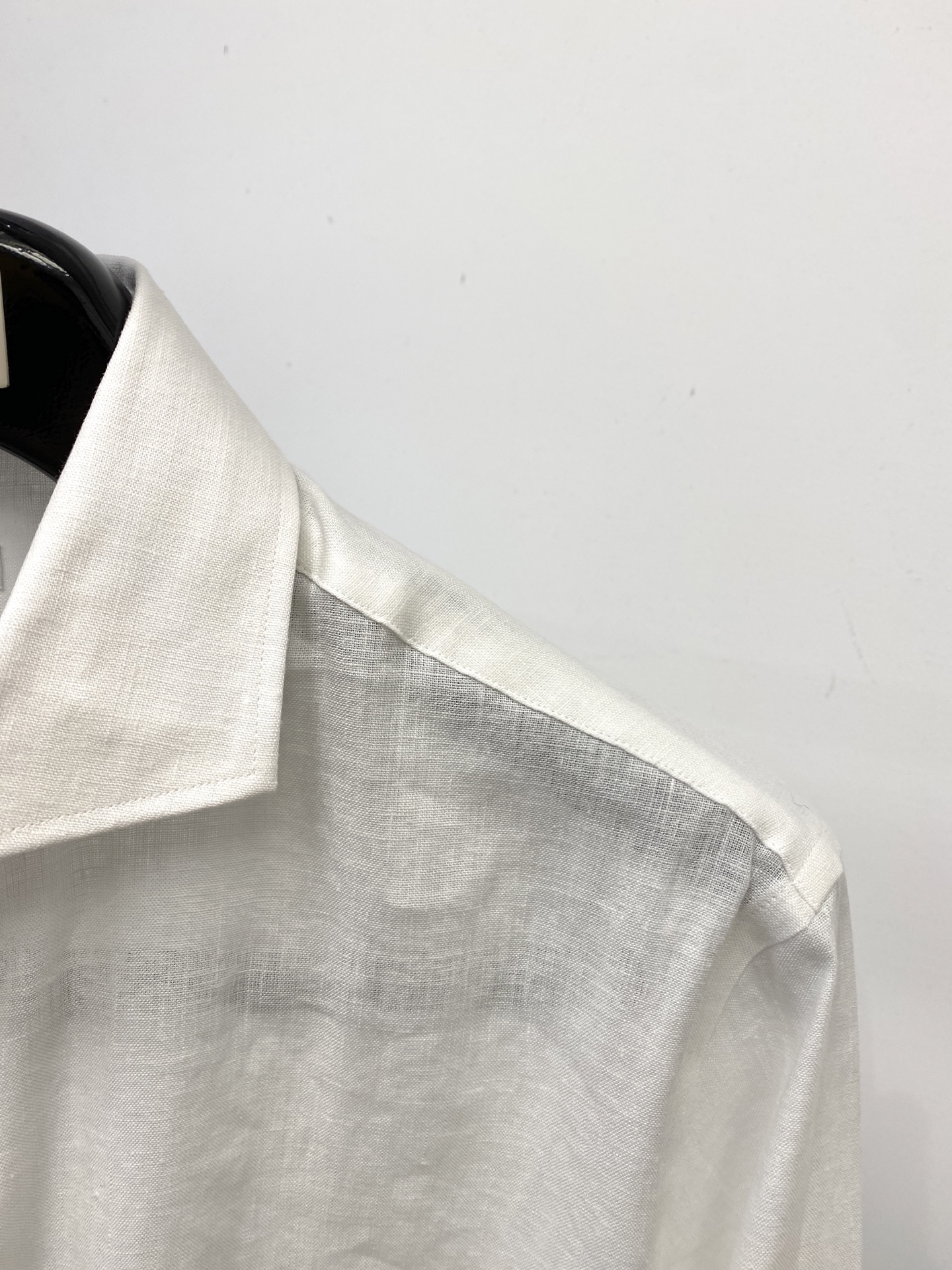 Kiton、2025新品衬衫，时尚帅气，简约百搭款，定制原版面料，不仅挺括，保持潮流的廓形，又穿着舒适，