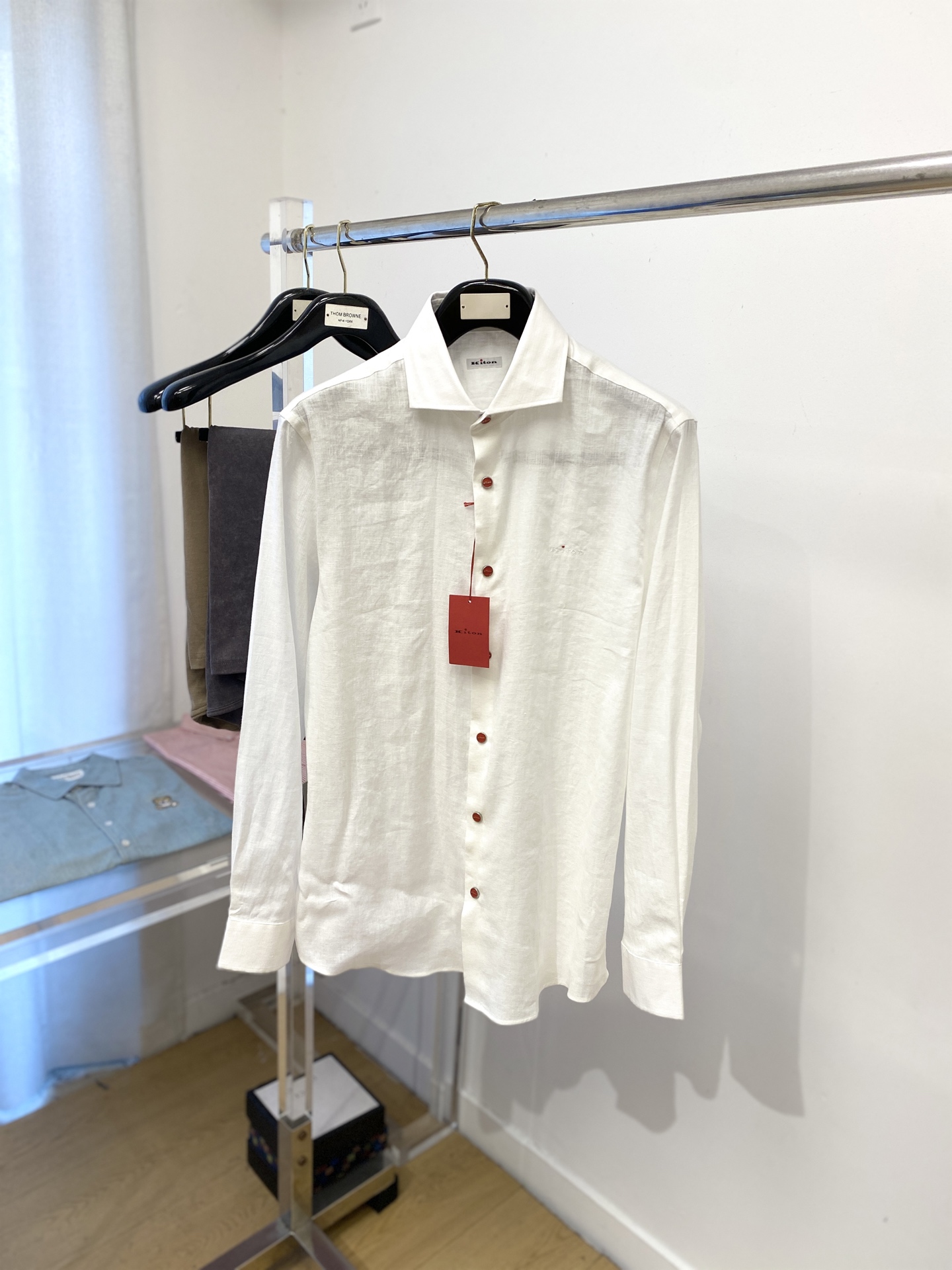 Kiton、2025新品衬衫，时尚帅气，简约百搭款，定制原版面料，不仅挺括，保持潮流的廓形，又穿着舒适，