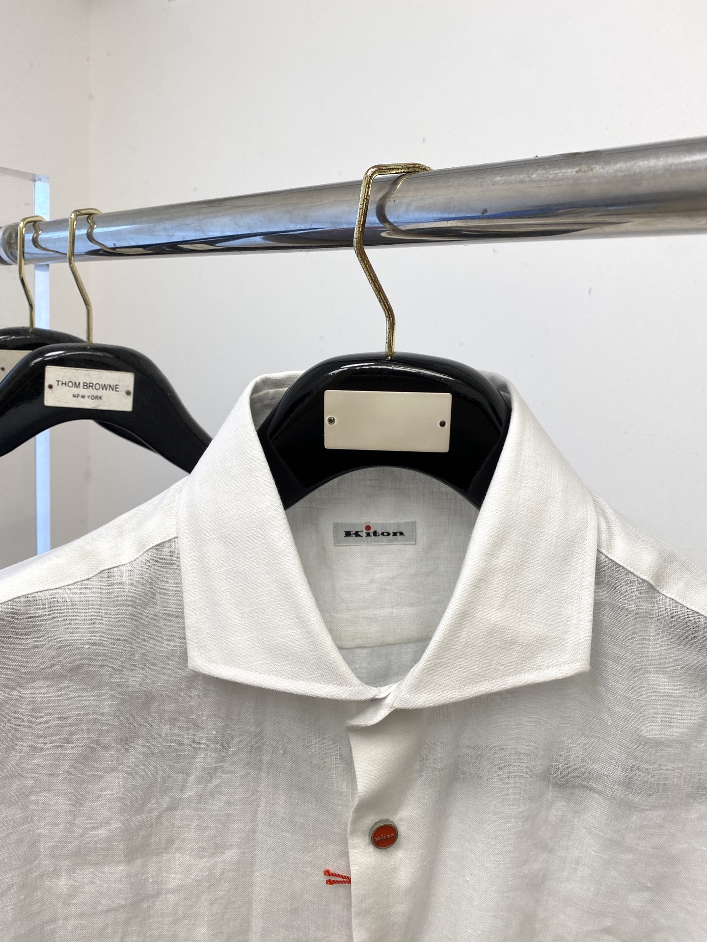 Kiton、2025新品衬衫，时尚帅气，简约百搭款，定制原版面料，不仅挺括，保持潮流的廓形，又穿着舒适，