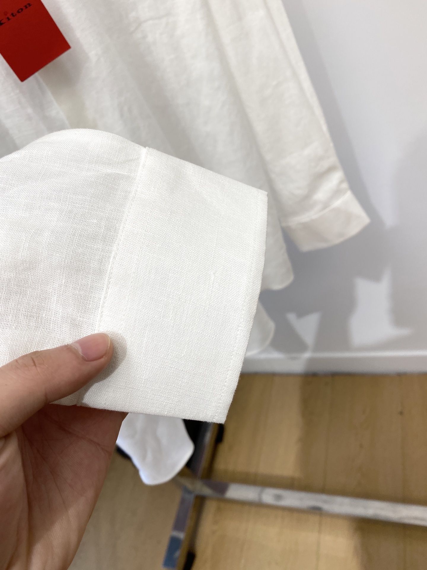 Kiton、2025新品衬衫，时尚帅气，简约百搭款，定制原版面料，不仅挺括，保持潮流的廓形，又穿着舒适，