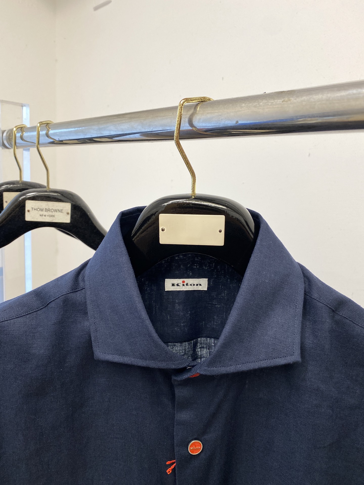 Kiton、2025新品衬衫，时尚帅气，简约百搭款，定制原版面料，不仅挺括，保持潮流的廓形，又穿着舒适，