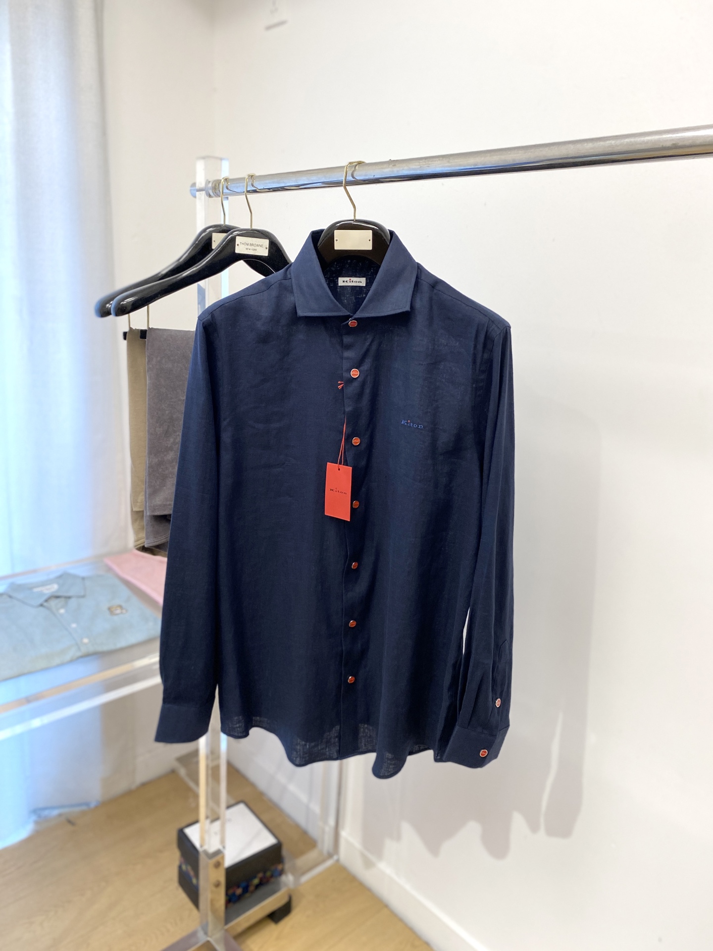 Kiton、2025新品衬衫，时尚帅气，简约百搭款，定制原版面料，不仅挺括，保持潮流的廓形，又穿着舒适，