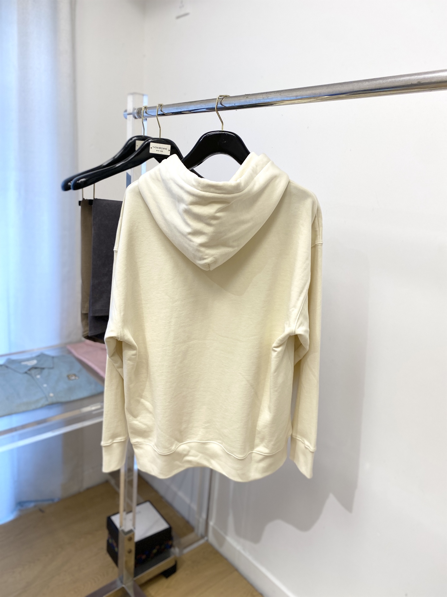 AMI、2025最新款卫衣，帅气时尚，胸前刺绣装饰图案logo，简约百搭款。面料棉 不仅挺括，保持潮流的