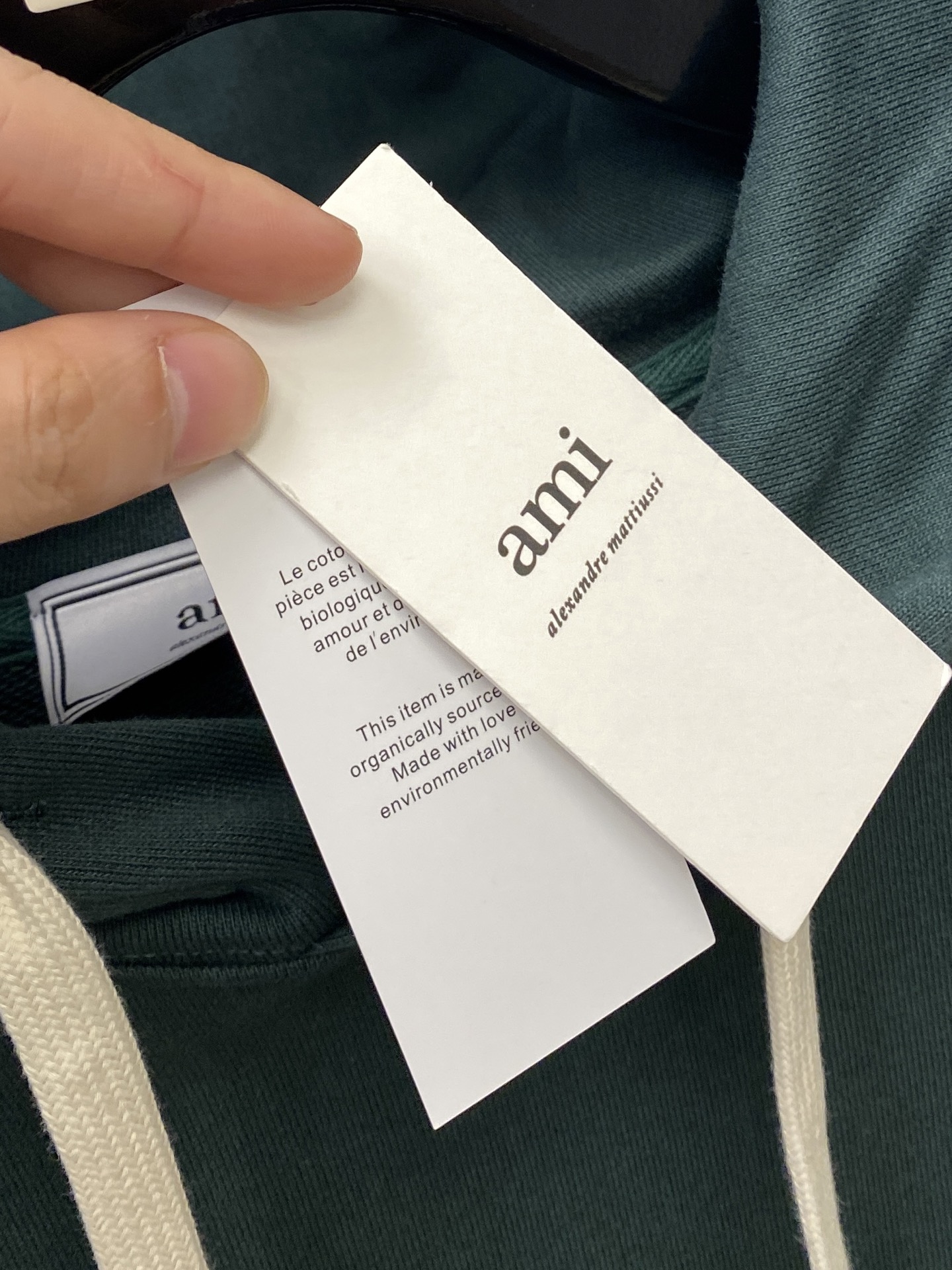 AMI、2025最新款卫衣，帅气时尚，胸前刺绣装饰图案logo，简约百搭款。面料棉 不仅挺括，保持潮流的