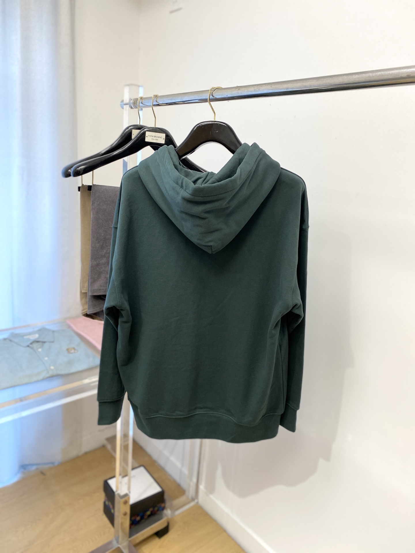 AMI、2025最新款卫衣，帅气时尚，胸前刺绣装饰图案logo，简约百搭款。面料棉 不仅挺括，保持潮流的