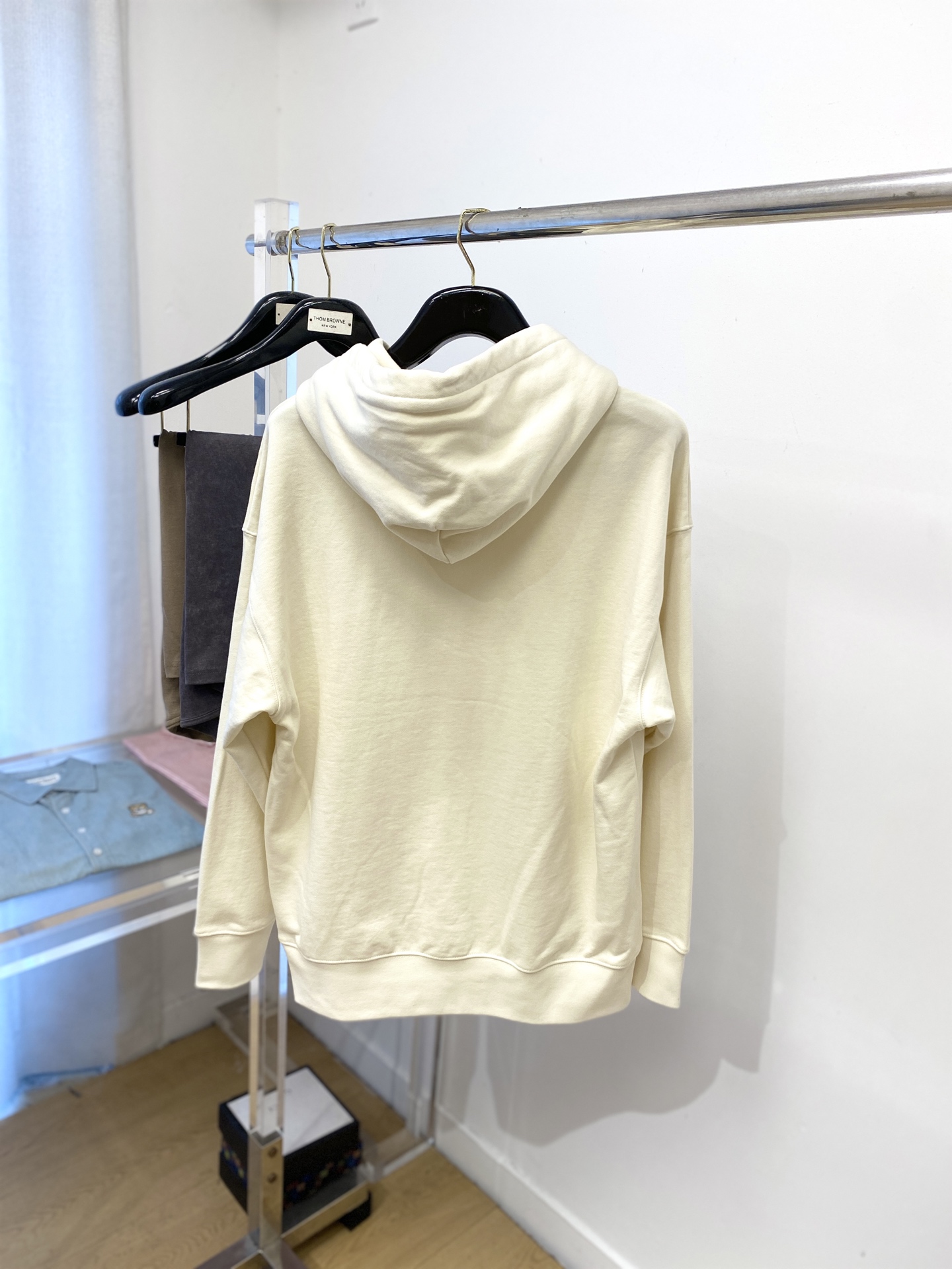 alo、2025最新款卫衣，帅气时尚，胸前顶级印胶字母logo，简约百搭款。面料棉 不仅挺括，保持潮流的