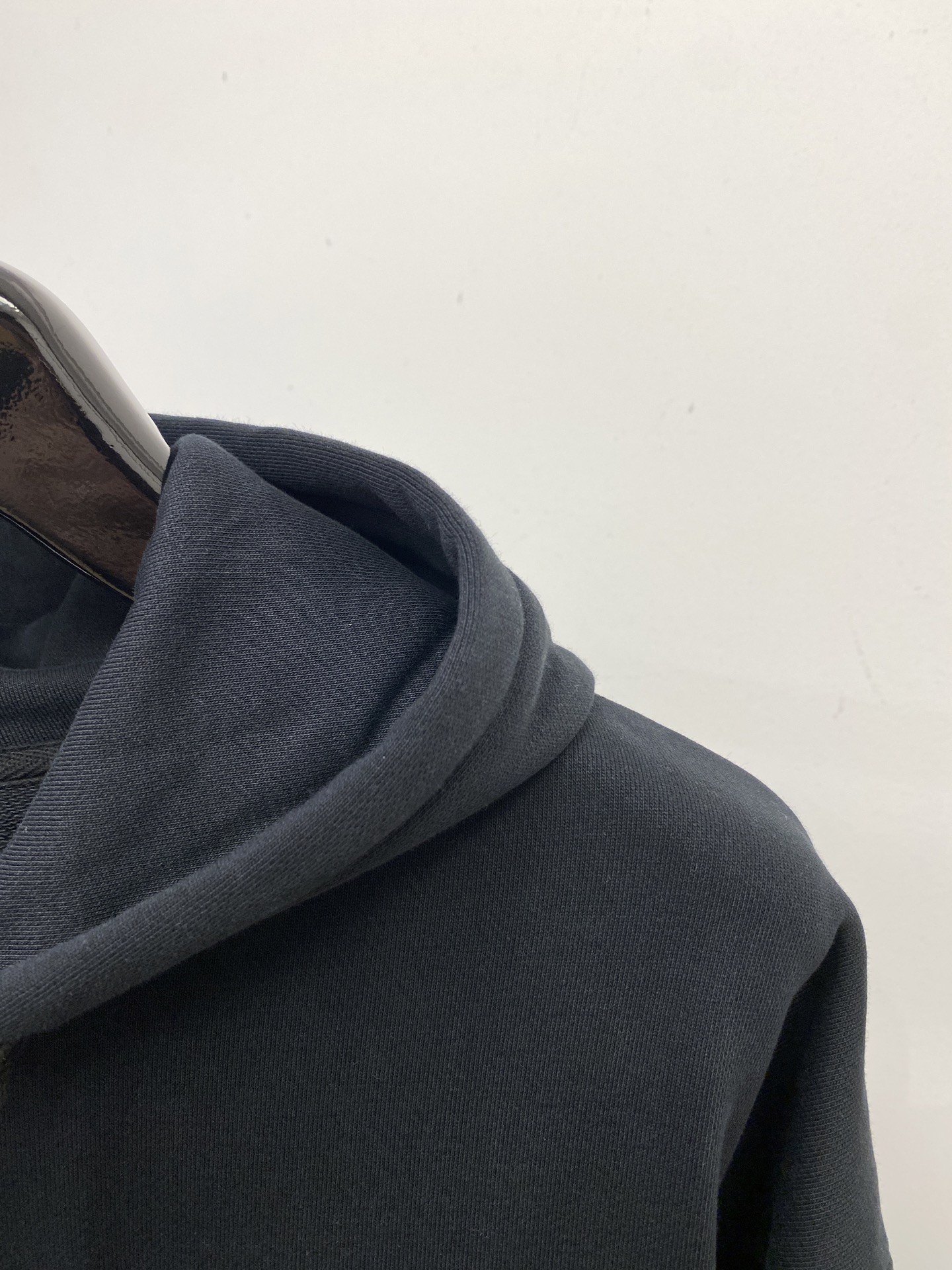 alo、2025最新款卫衣，帅气时尚，胸前顶级印胶字母logo，简约百搭款。面料棉 不仅挺括，保持潮流的