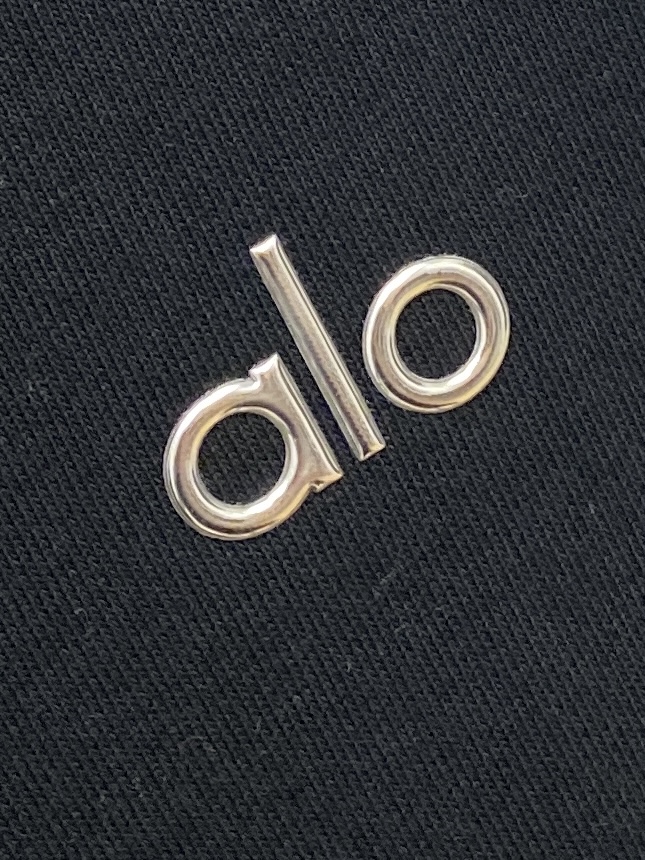 alo、2025最新款卫衣，帅气时尚，胸前顶级印胶字母logo，简约百搭款。面料棉 不仅挺括，保持潮流的