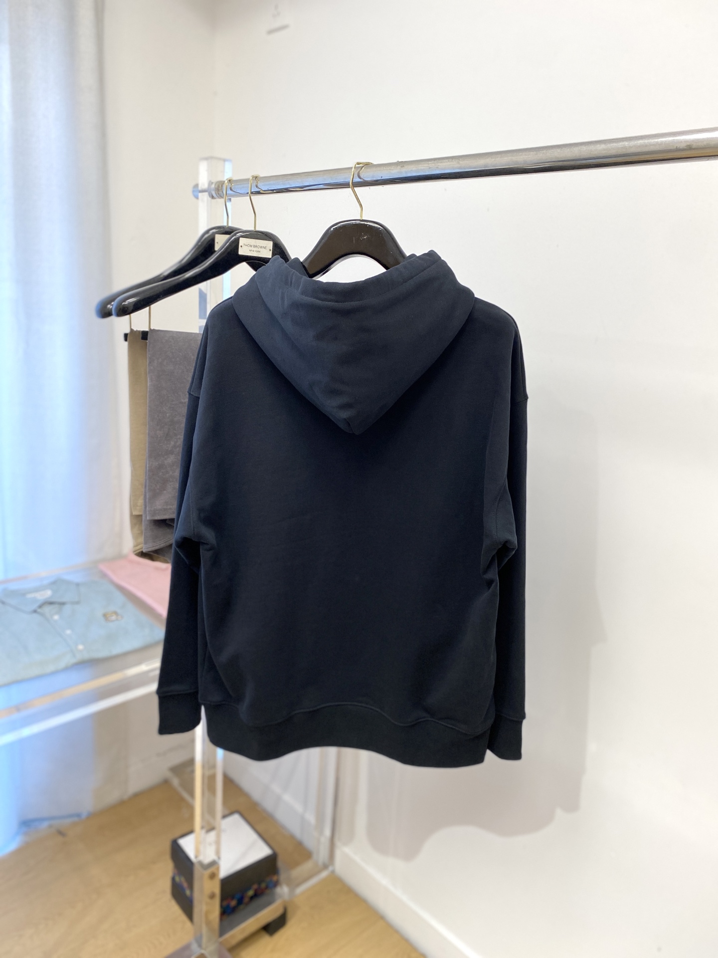 alo、2025最新款卫衣，帅气时尚，胸前顶级印胶字母logo，简约百搭款。面料棉 不仅挺括，保持潮流的