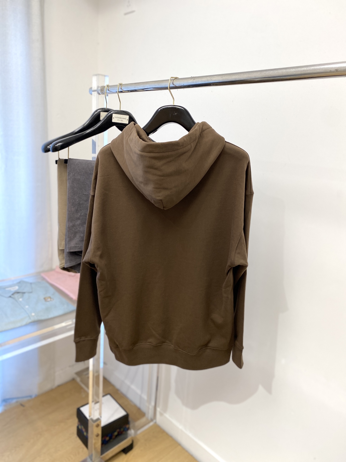 alo、2025最新款卫衣，帅气时尚，胸前顶级印胶字母logo，简约百搭款。面料棉 不仅挺括，保持潮流的