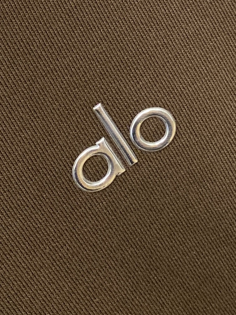 alo、2025最新款卫衣，帅气时尚，胸前顶级印胶字母logo，简约百搭款。面料棉 不仅挺括，保持潮流的