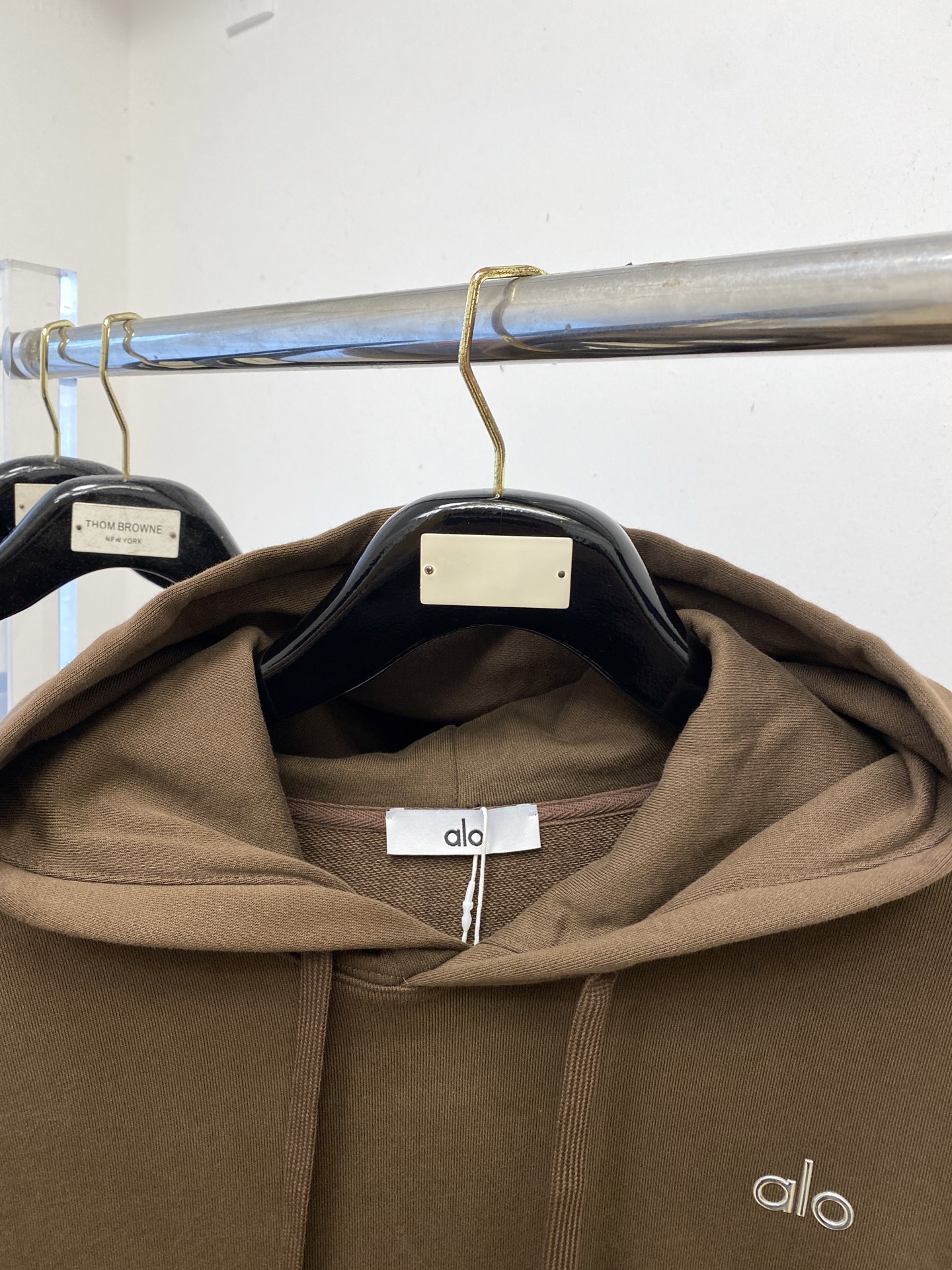 alo、2025最新款卫衣，帅气时尚，胸前顶级印胶字母logo，简约百搭款。面料棉 不仅挺括，保持潮流的