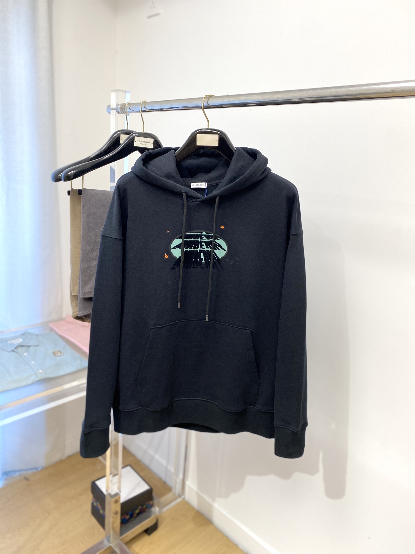 巴宝莉、2025最新款卫衣，帅气时尚，胸前顶级印花图案logo，简约百搭款。面料棉 不仅挺括，保持潮流的