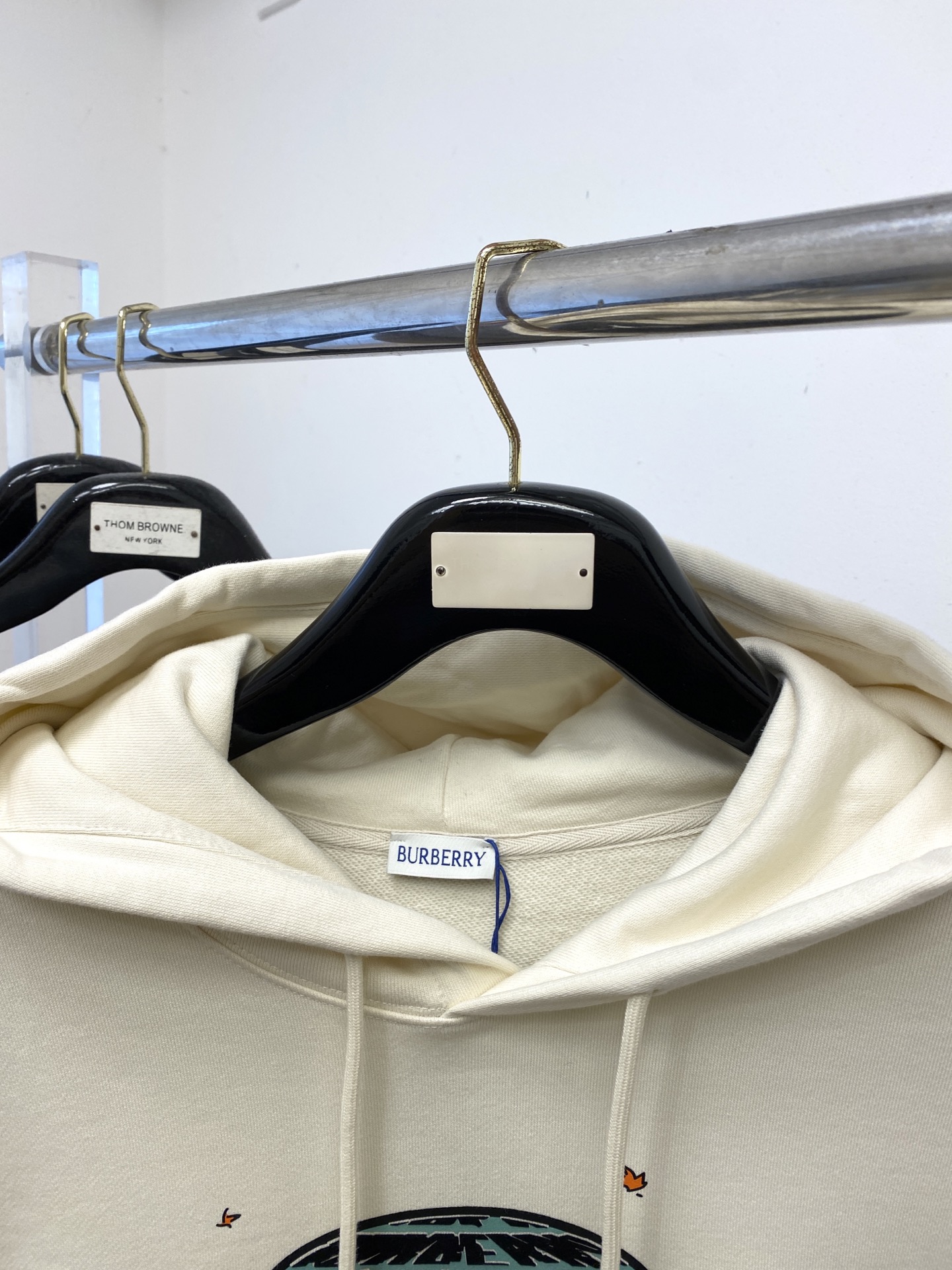 巴宝莉、2025最新款卫衣，帅气时尚，胸前顶级印花图案logo，简约百搭款。面料棉 不仅挺括，保持潮流的