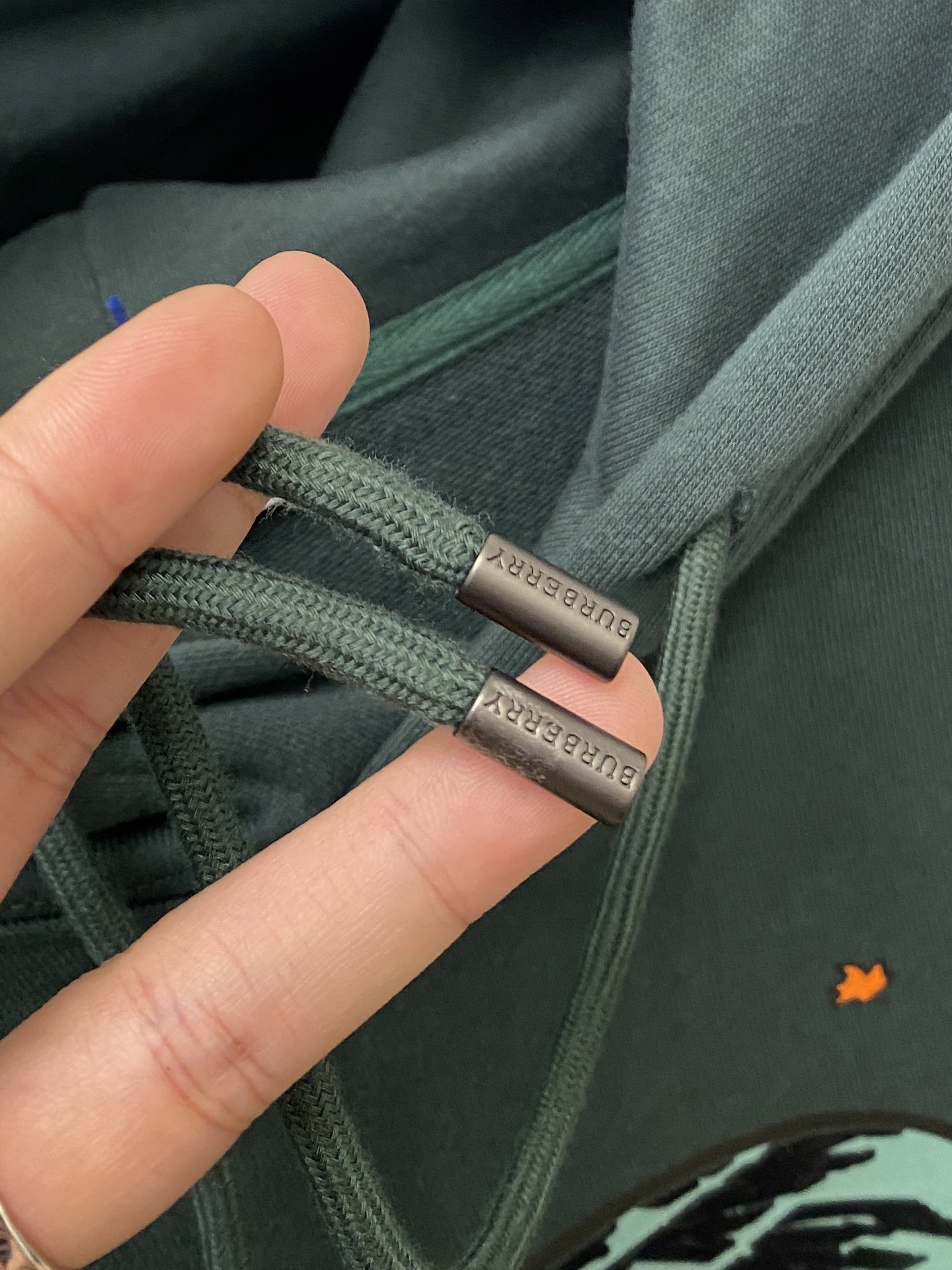 巴宝莉、2025最新款卫衣，帅气时尚，胸前顶级印花图案logo，简约百搭款。面料棉 不仅挺括，保持潮流的