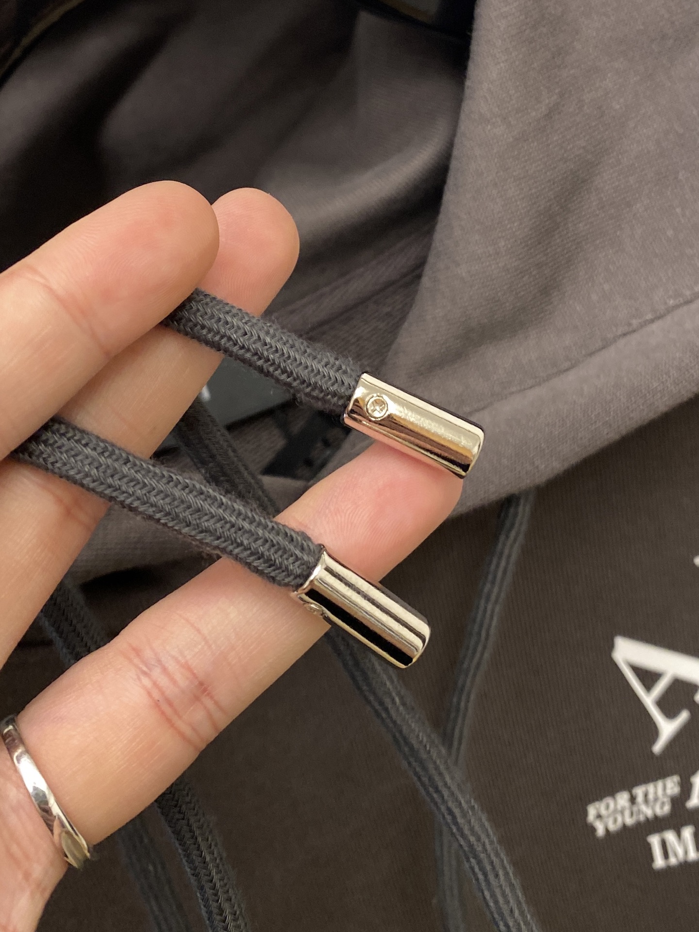 AMIRI、2025最新款卫衣，帅气时尚，胸前顶级印花字母logo，简约百搭款。面料棉 不仅挺括，保持潮