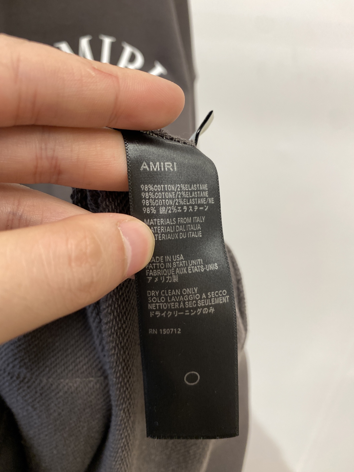 AMIRI、2025最新款卫衣，帅气时尚，胸前顶级印花字母logo，简约百搭款。面料棉 不仅挺括，保持潮