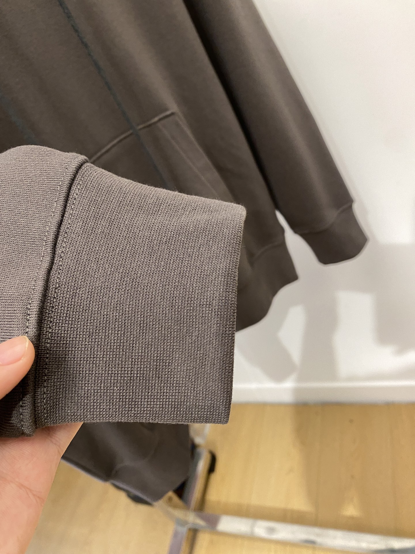 AMIRI、2025最新款卫衣，帅气时尚，胸前顶级印花字母logo，简约百搭款。面料棉 不仅挺括，保持潮