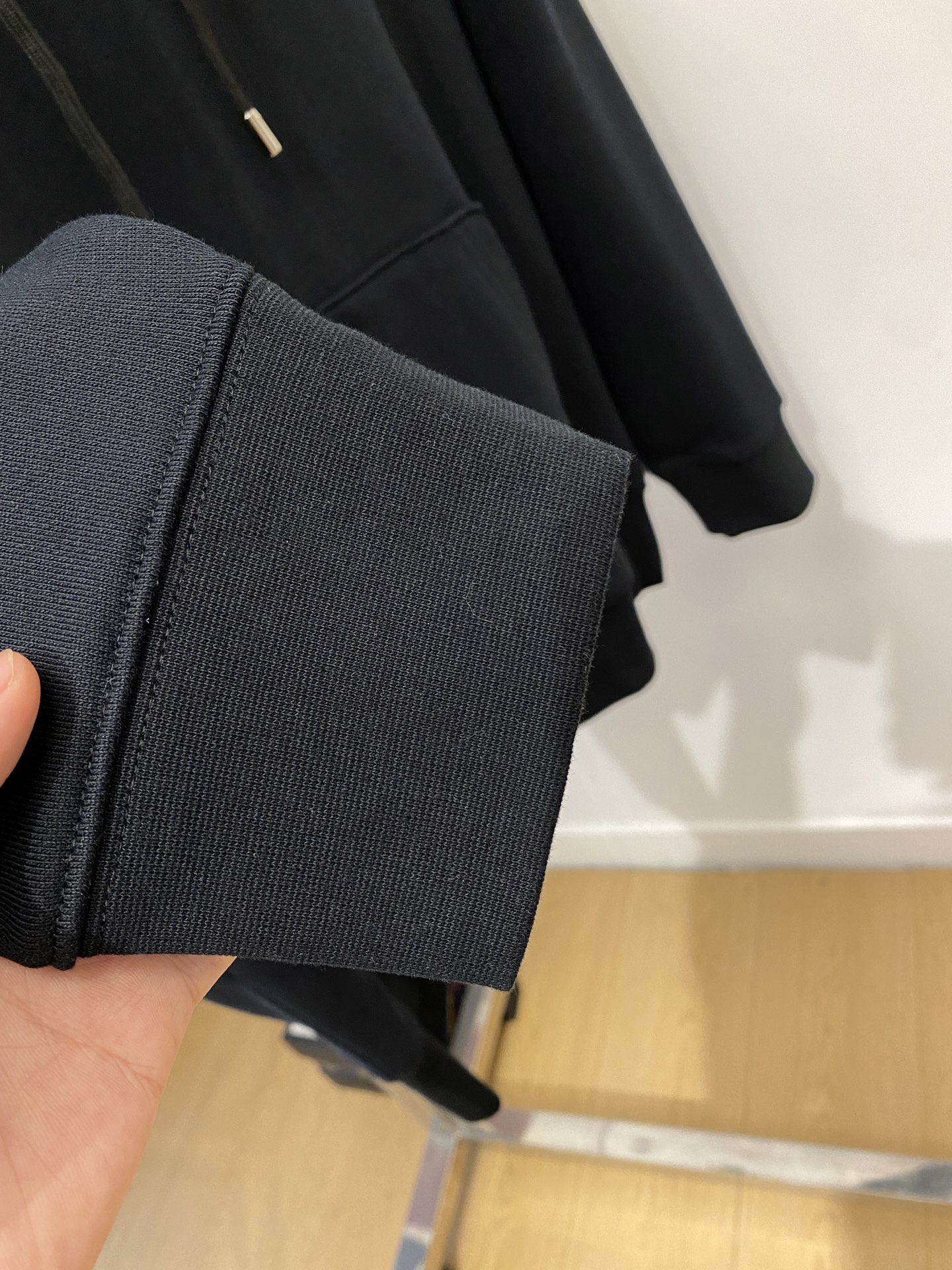 AMIRI、2025最新款卫衣，帅气时尚，胸前顶级印花字母logo，简约百搭款。面料棉 不仅挺括，保持潮