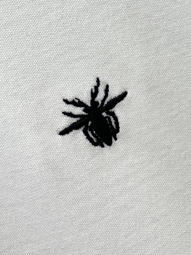 迪奥、2025新品长袖打底，帅气时尚，胸前精致刺绣图案logo，简约百搭款。面料棉 不仅挺括，保持潮流的