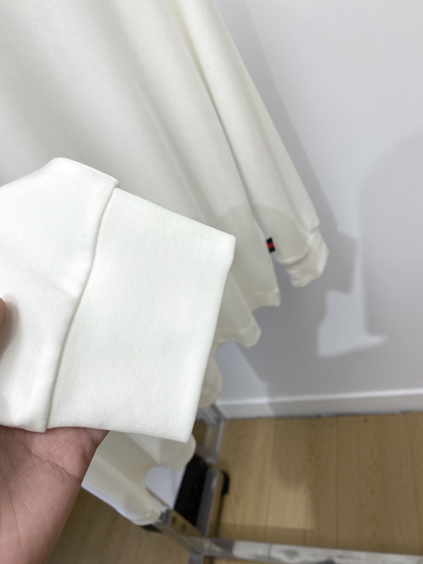 古奇、2025新品长袖打底，帅气时尚，胸前顶级印胶字母logo，简约百搭款。面料棉 不仅挺括，保持潮流的