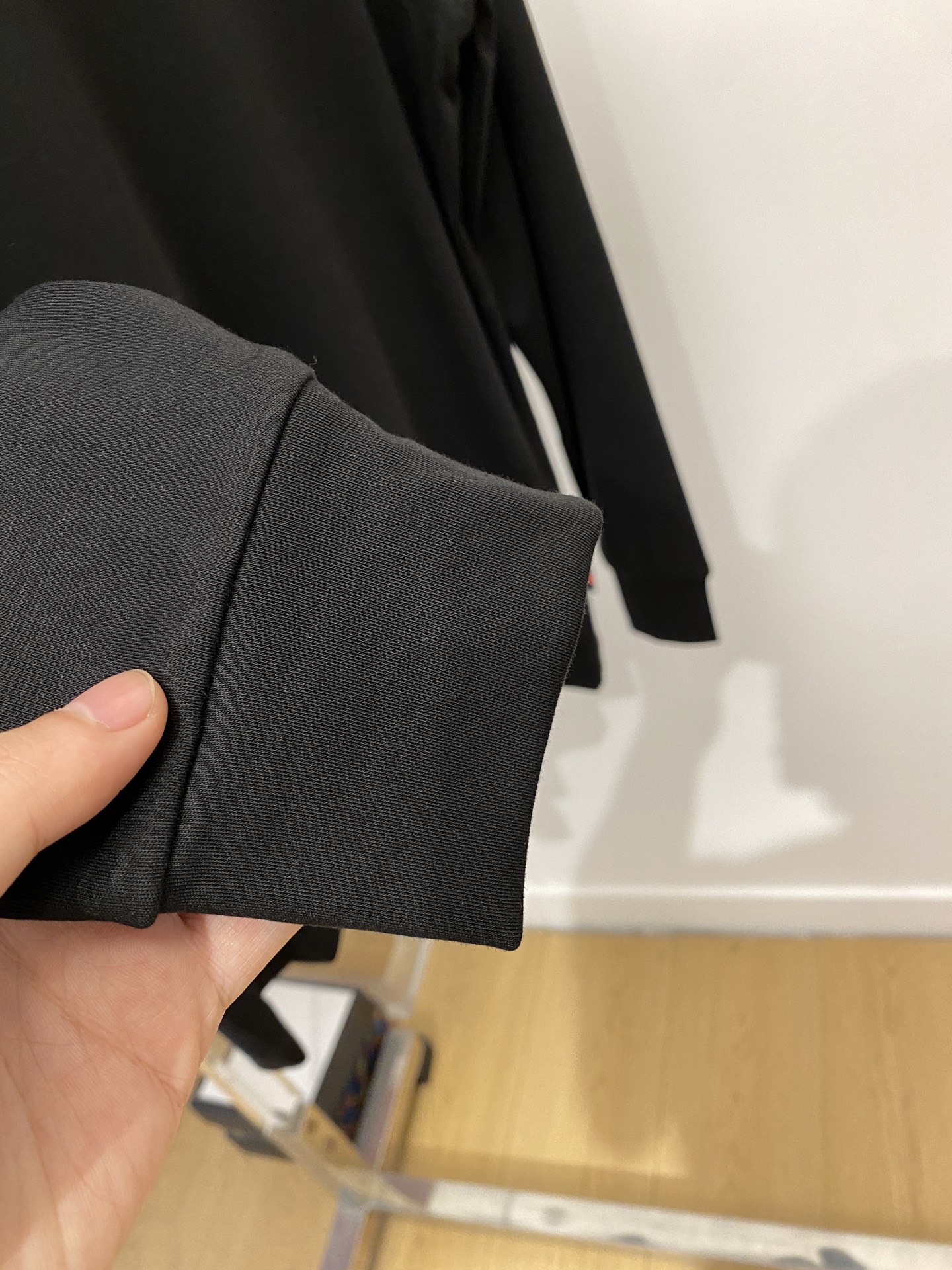 古奇、2025新品长袖打底，帅气时尚，胸前顶级印胶字母logo，简约百搭款。面料棉 不仅挺括，保持潮流的