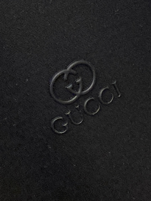 古奇、2025新品长袖打底，帅气时尚，胸前顶级印胶字母logo，简约百搭款。面料棉 不仅挺括，保持潮流的