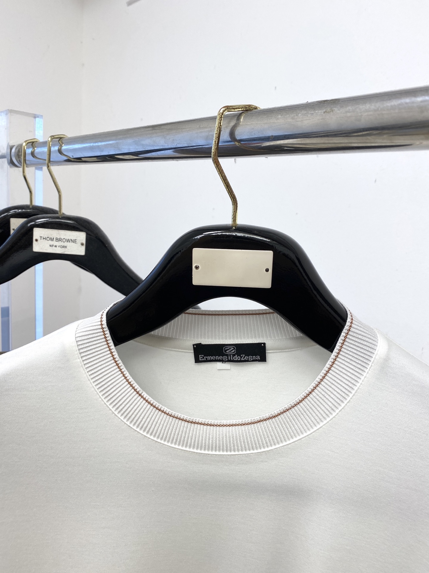 杰尼亚、2025新品长袖打底，帅气时尚，胸前设计凹凸印胶图案logo，简约百搭款。面料棉 不仅挺括，保持