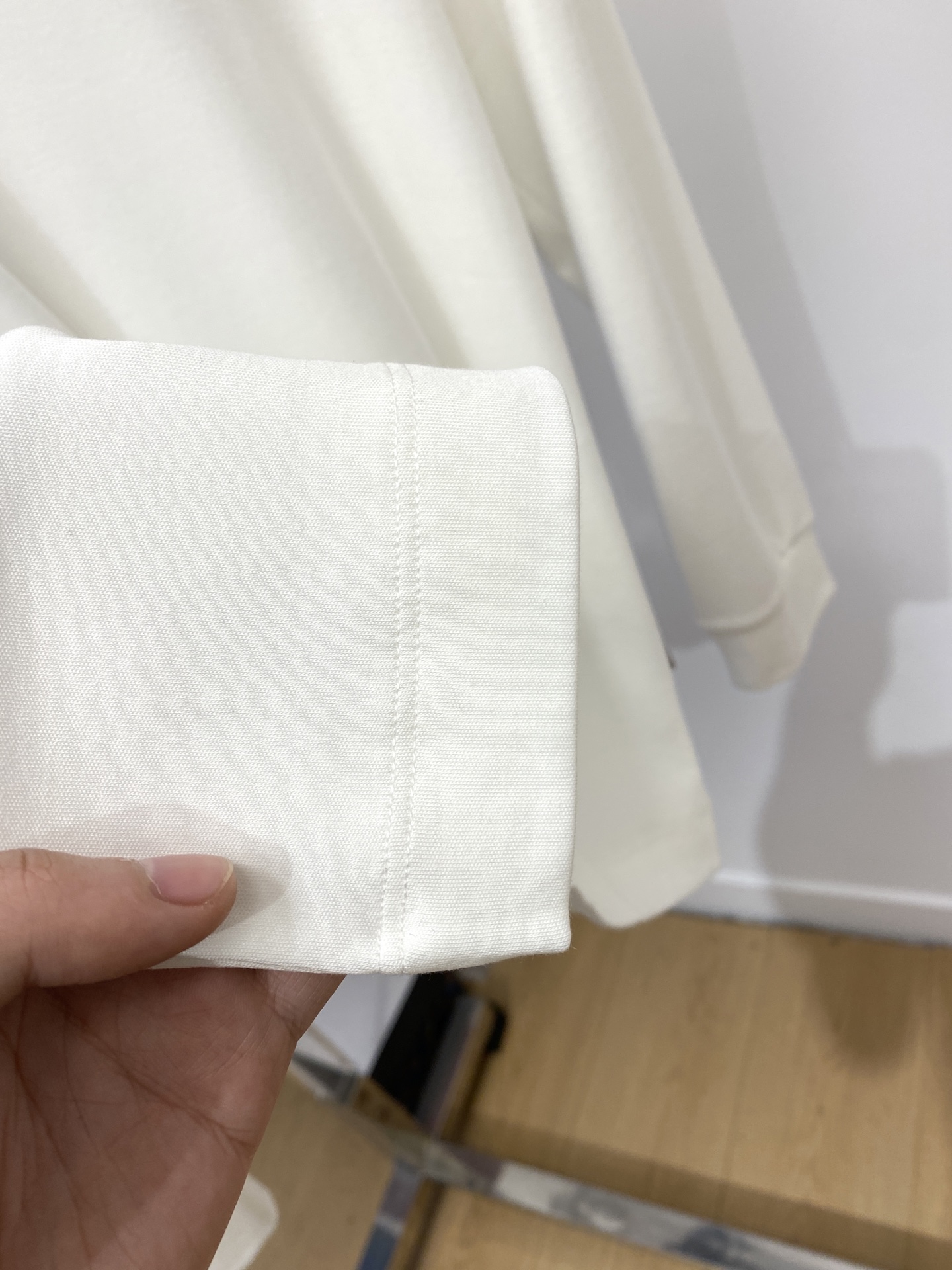 杰尼亚、2025新品长袖打底，帅气时尚，胸前设计凹凸印胶图案logo，简约百搭款。面料棉 不仅挺括，保持