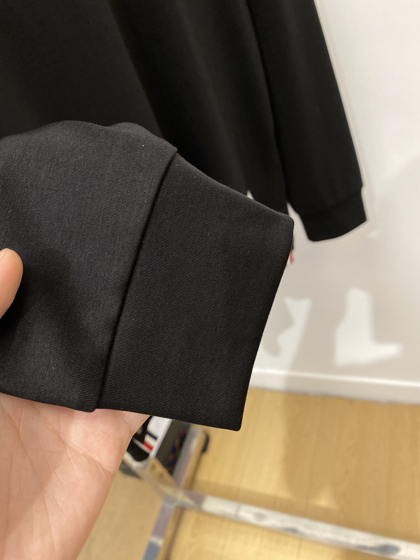 TB、2025新品长袖打底，帅气时尚，衣下刺绣织带字母logo，简约百搭款。面料棉 不仅挺括，保持潮流的