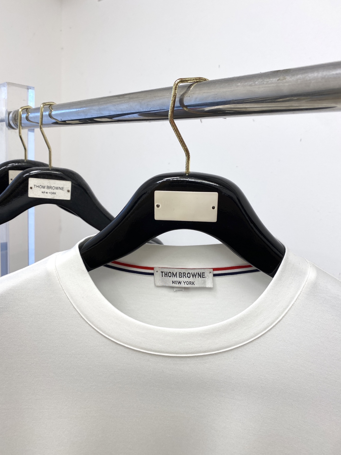 TB、2025新品长袖打底，帅气时尚，衣下刺绣织带字母logo，简约百搭款。面料棉 不仅挺括，保持潮流的