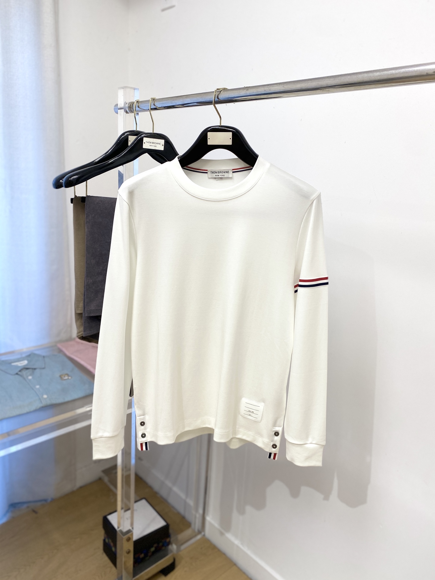 TB、2025新品长袖打底，帅气时尚，衣下刺绣织带字母logo，简约百搭款。面料棉 不仅挺括，保持潮流的