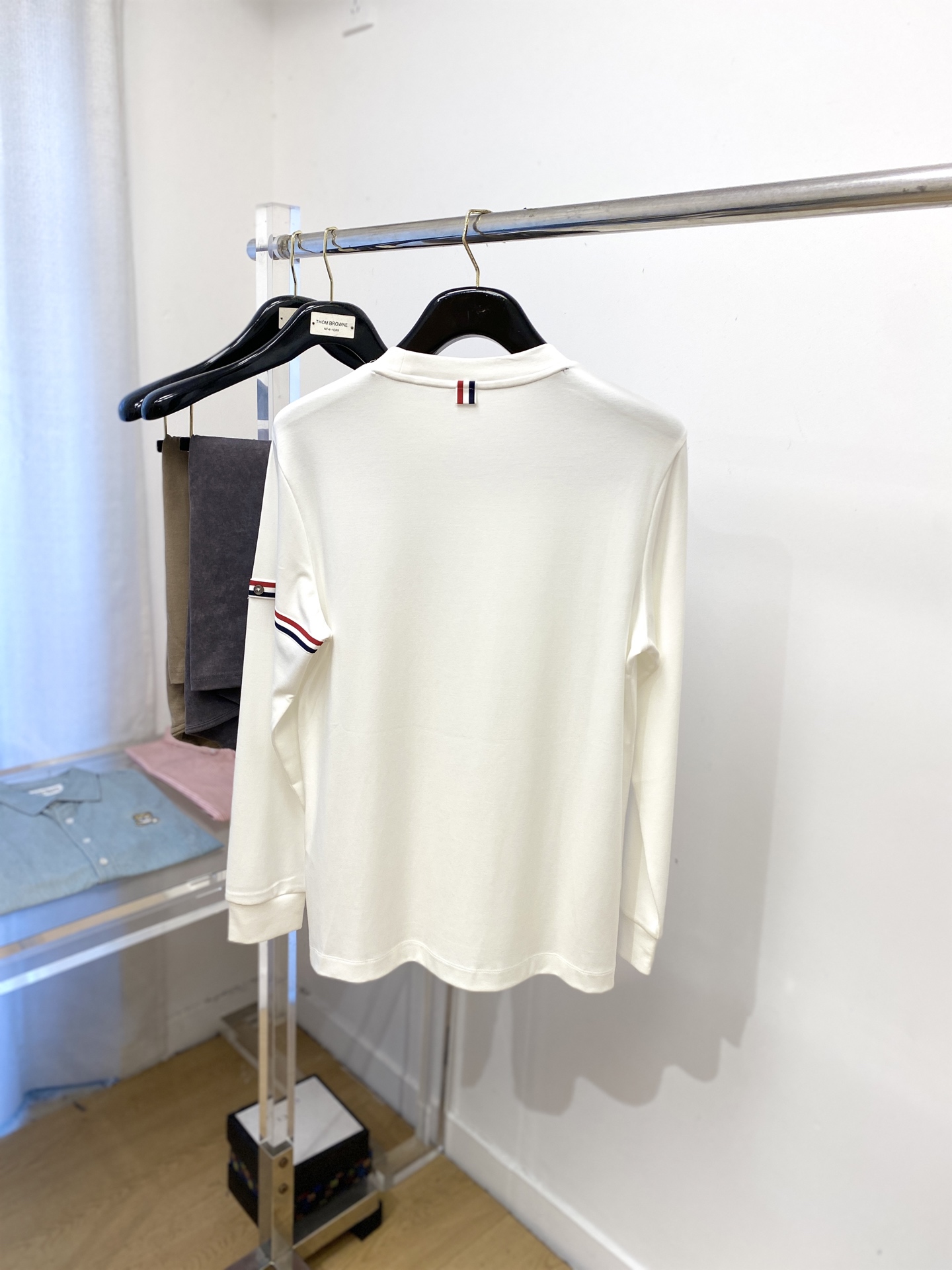 TB、2025新品长袖打底，帅气时尚，衣下刺绣织带字母logo，简约百搭款。面料棉 不仅挺括，保持潮流的