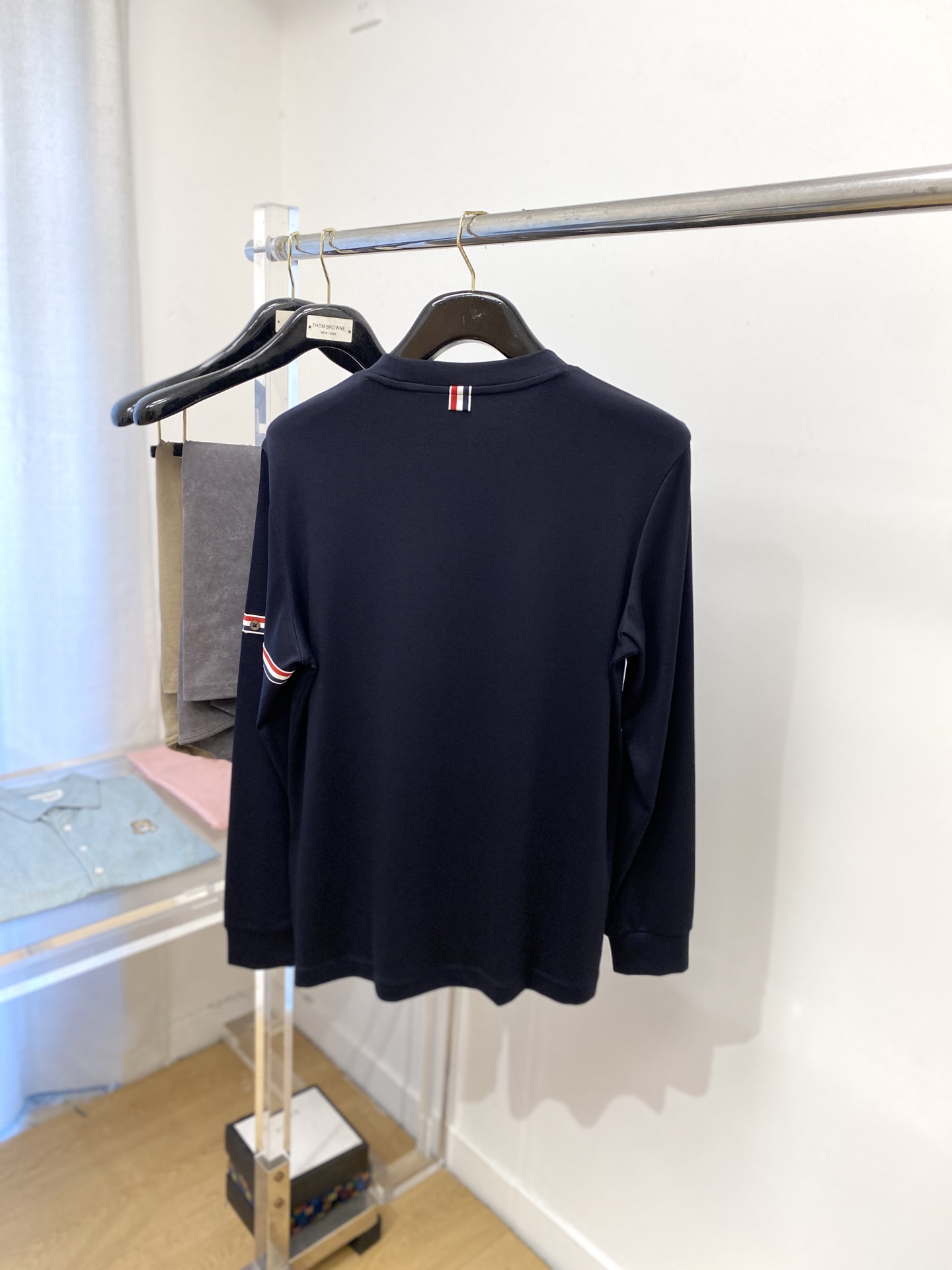 TB、2025新品长袖打底，帅气时尚，衣下刺绣织带字母logo，简约百搭款。面料棉 不仅挺括，保持潮流的