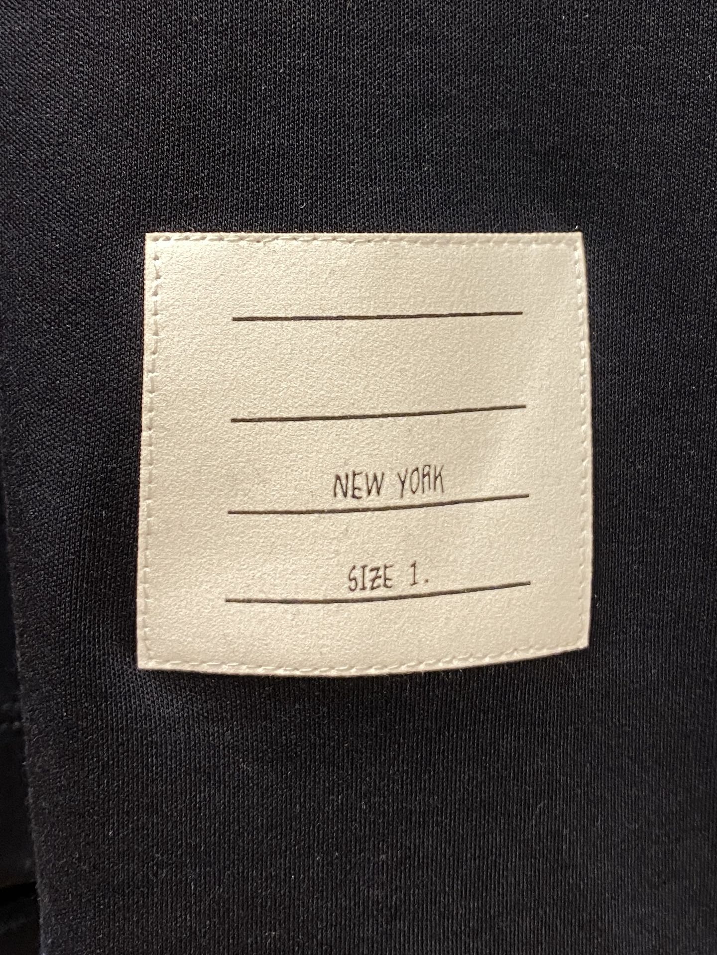 TB、2025新品长袖打底，帅气时尚，衣下刺绣织带字母logo，简约百搭款。面料棉 不仅挺括，保持潮流的